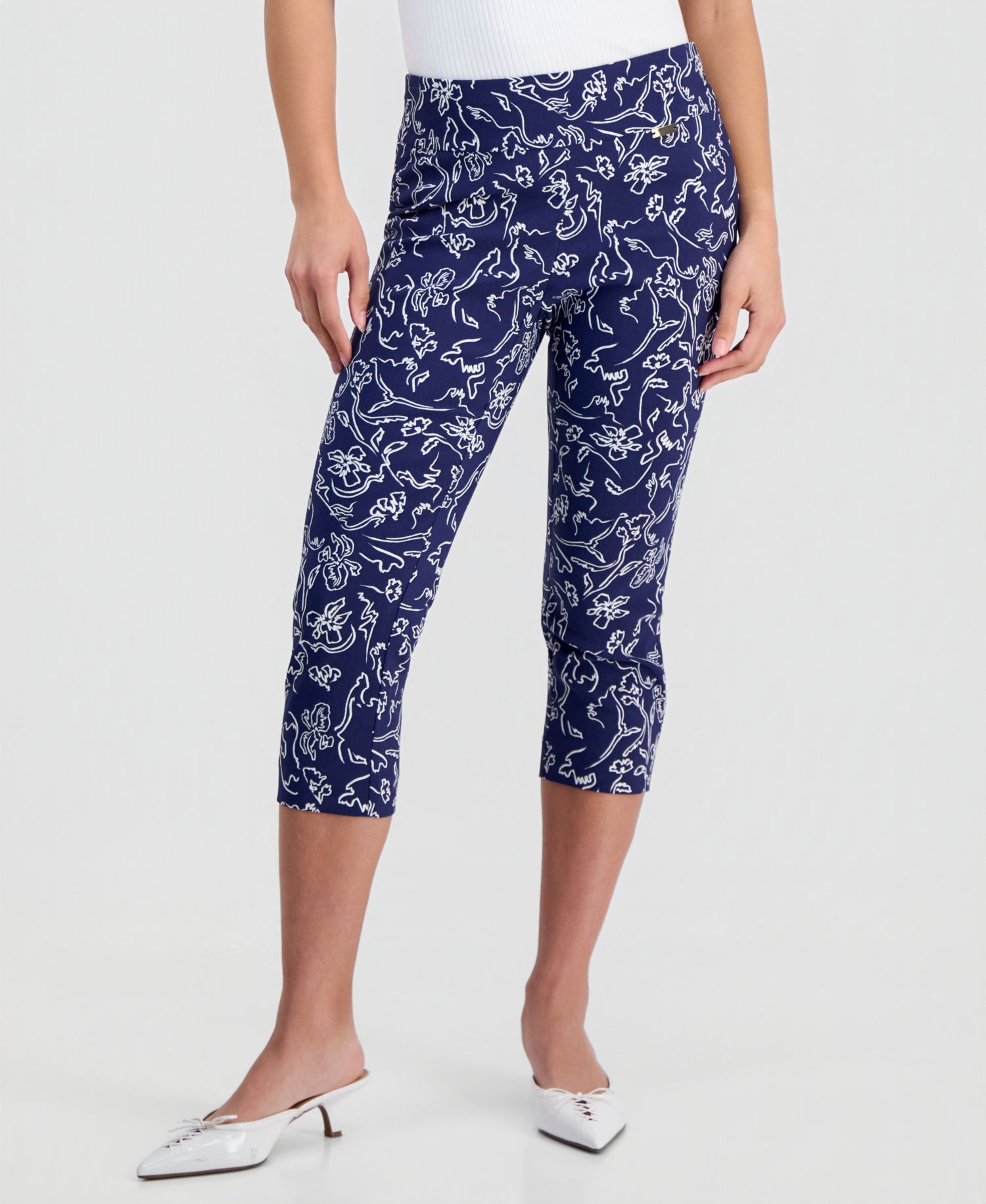 Petite Tummy-Control Pull-On Capri Pants