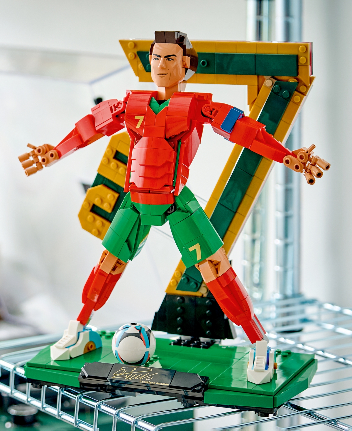 Lego Editions Cristiano Ronaldo Soccer Legend 43016, 854 Pieces