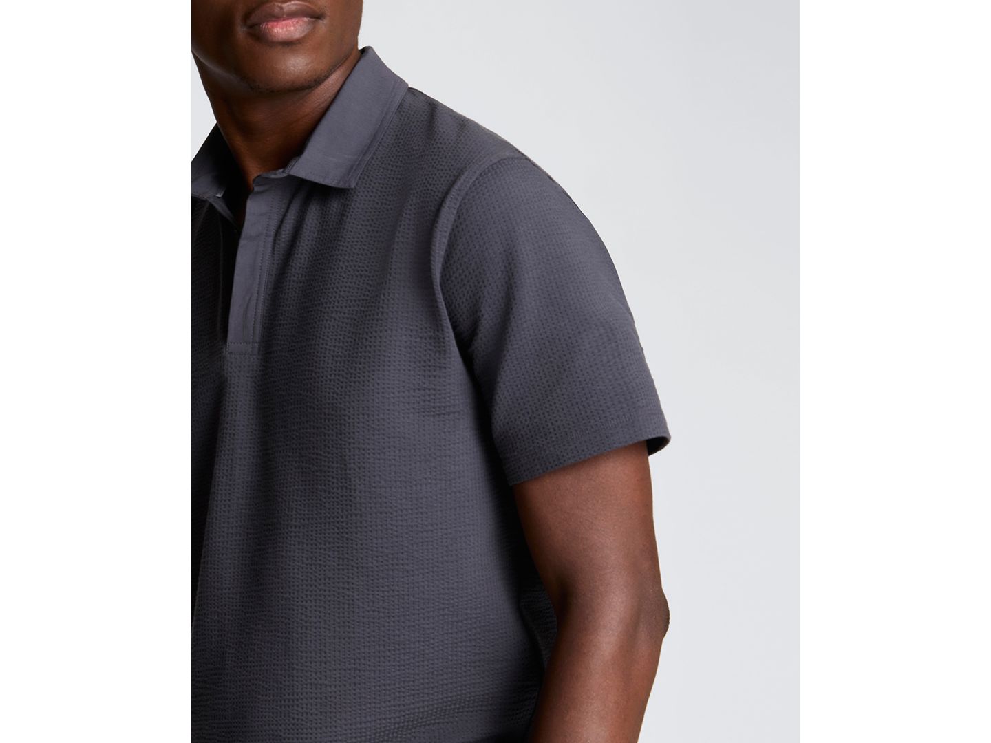 Мужское поло Kenneth Cole Seersucker Classic-Fit Polo Shirt, цвет: Угольный — фото 6