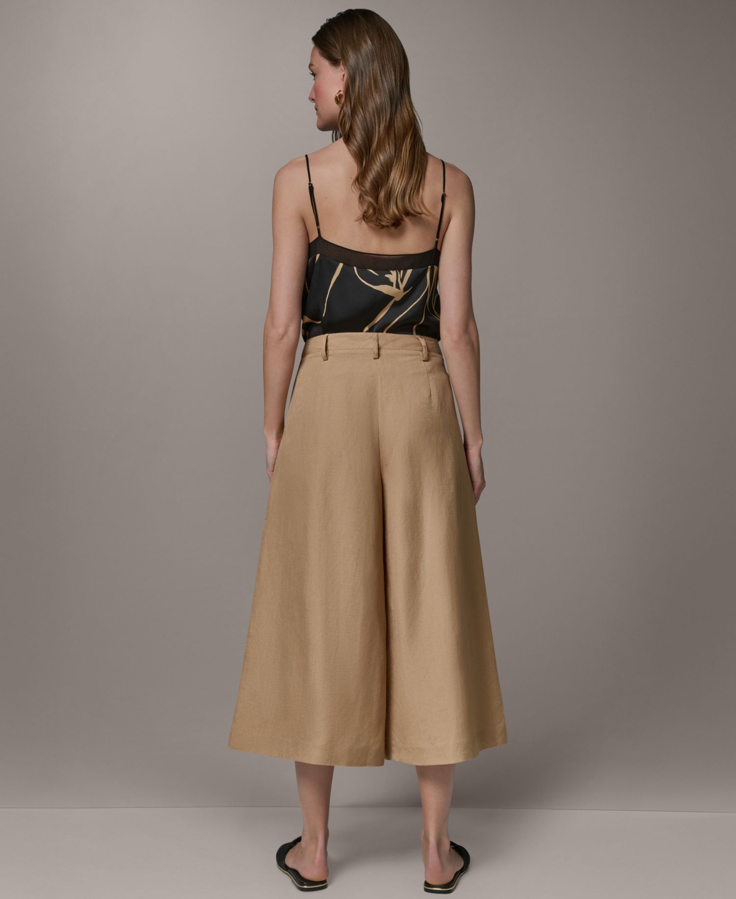Women's Front Hand Pocket Pleated Pants