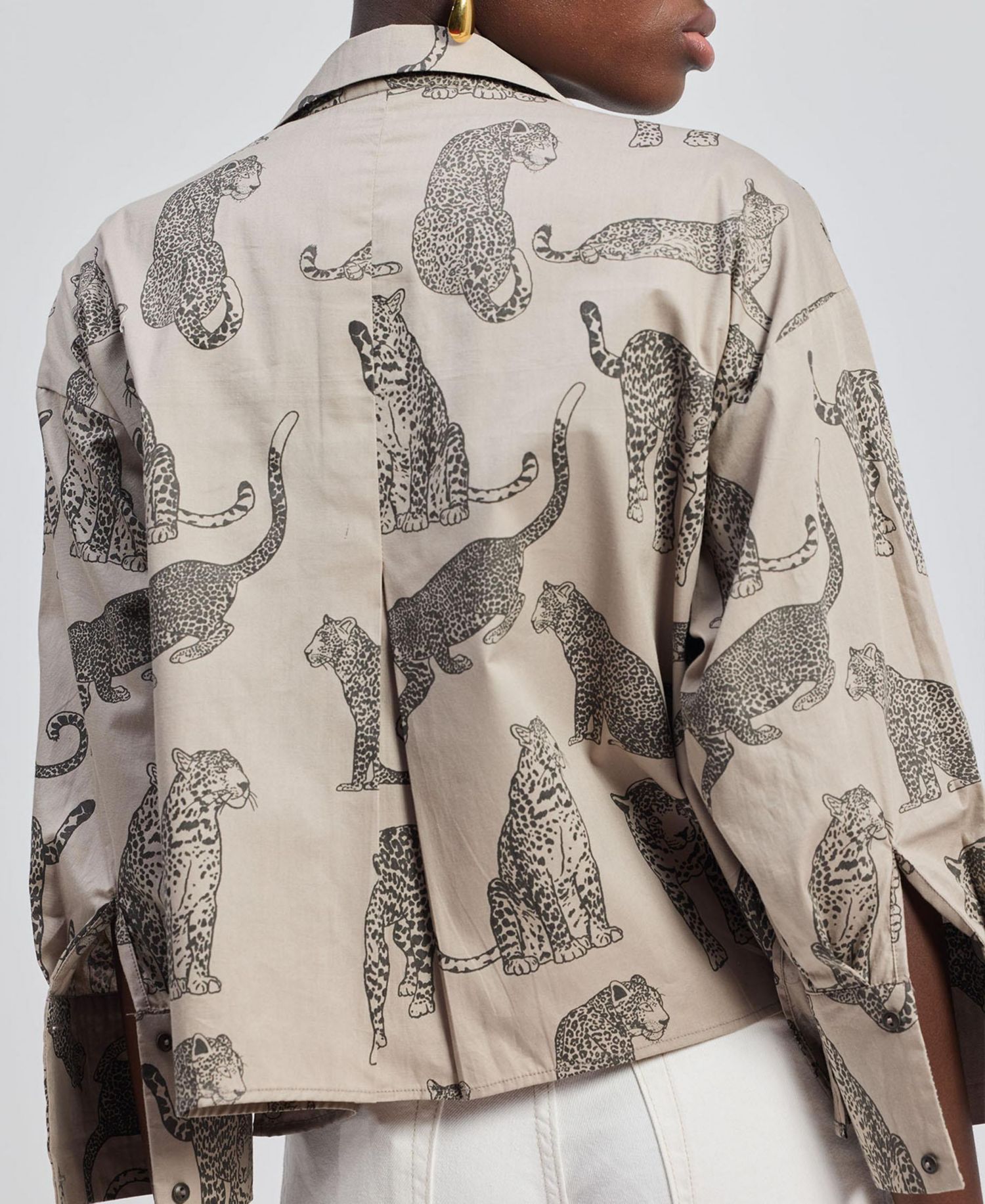 Women's Oversized Cropped Button-down Shirt In Animal Print
