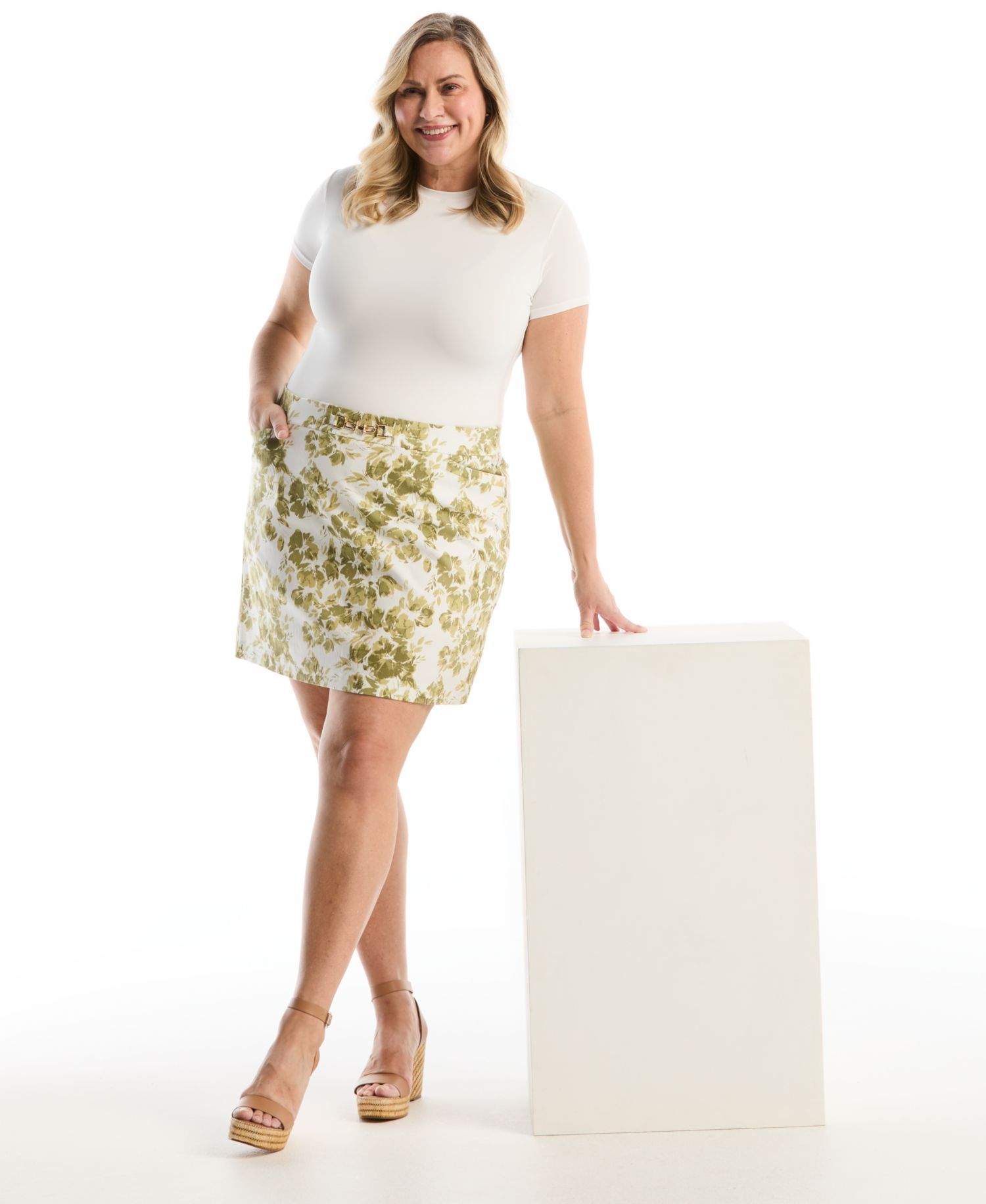 Plus Size Poppy Print Horse Bit Belted Skort