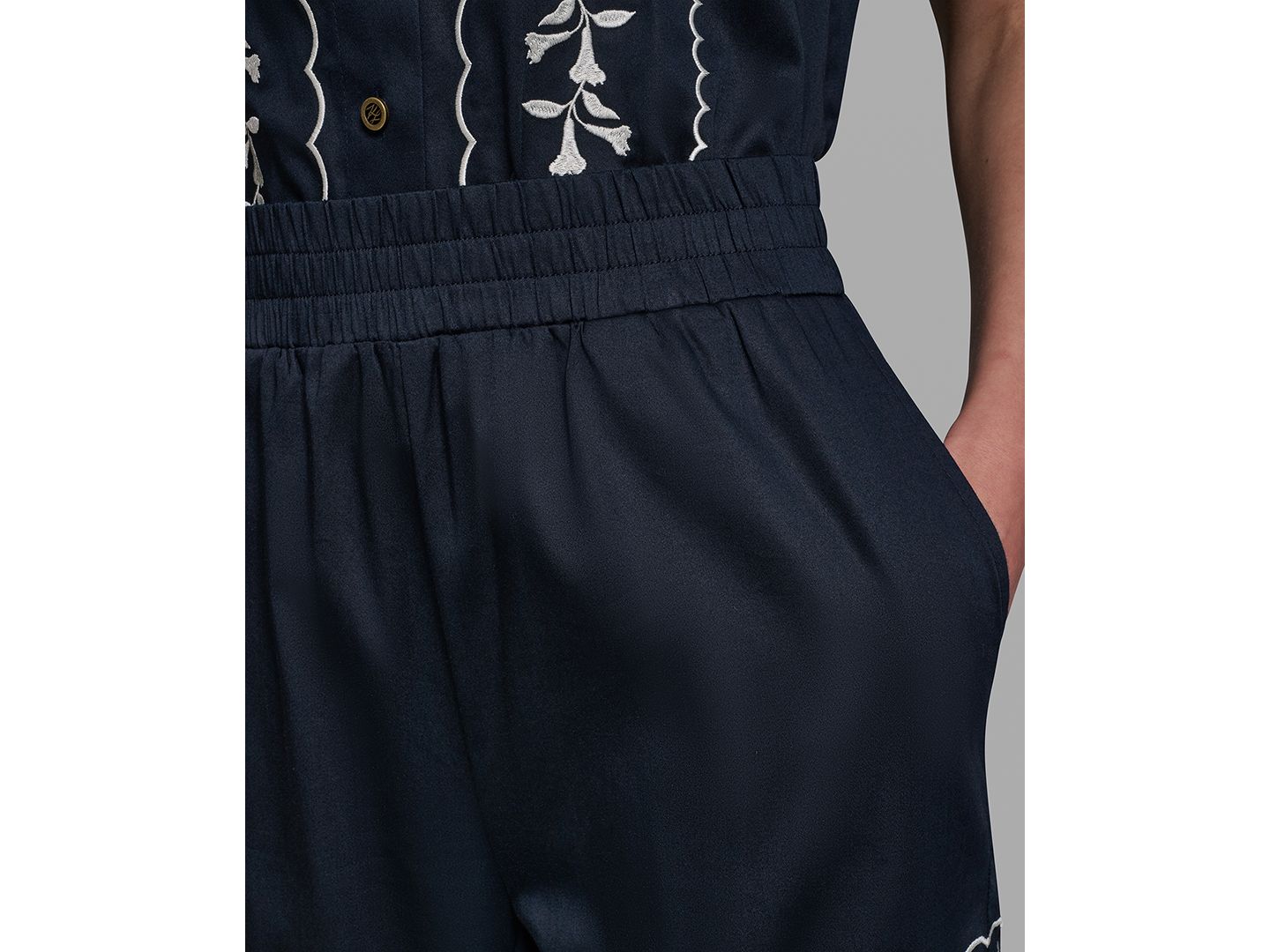 Женские брюки KARL LAGERFELD PARIS Petite Mid-Rise Embroidery, цвет: Тёмно-синий — фото 3