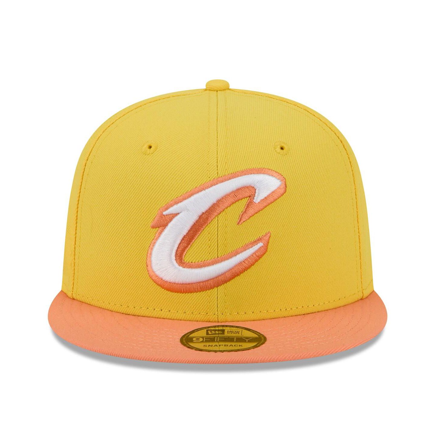 Мужская кепка New Era Gold Cleveland Cavaliers 2025/26 City Edition Alternate 9FIFTY Snapback Hat — фото 2
