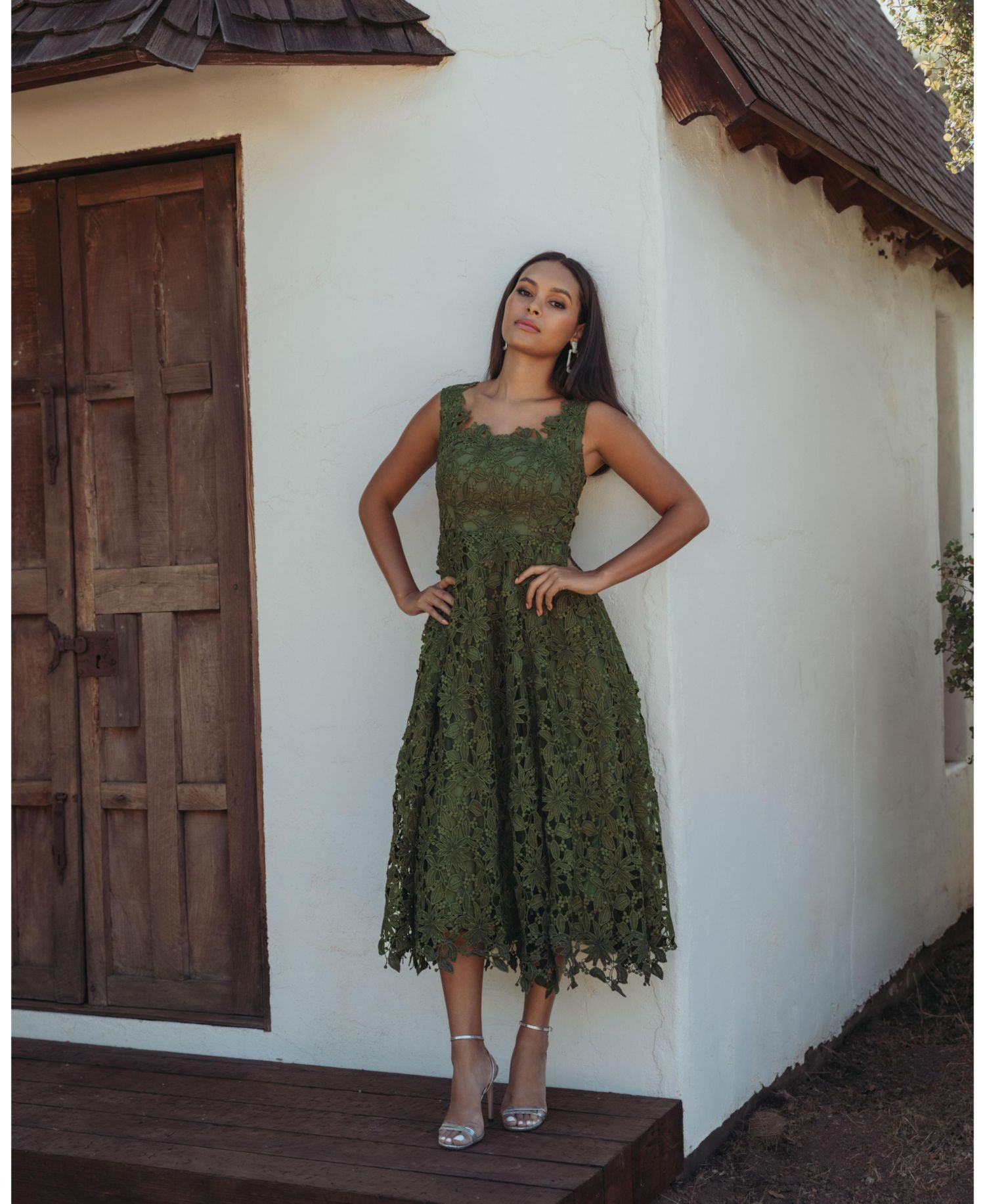 Women's Sleeveless Embroidered Lace A Line Midi Dress