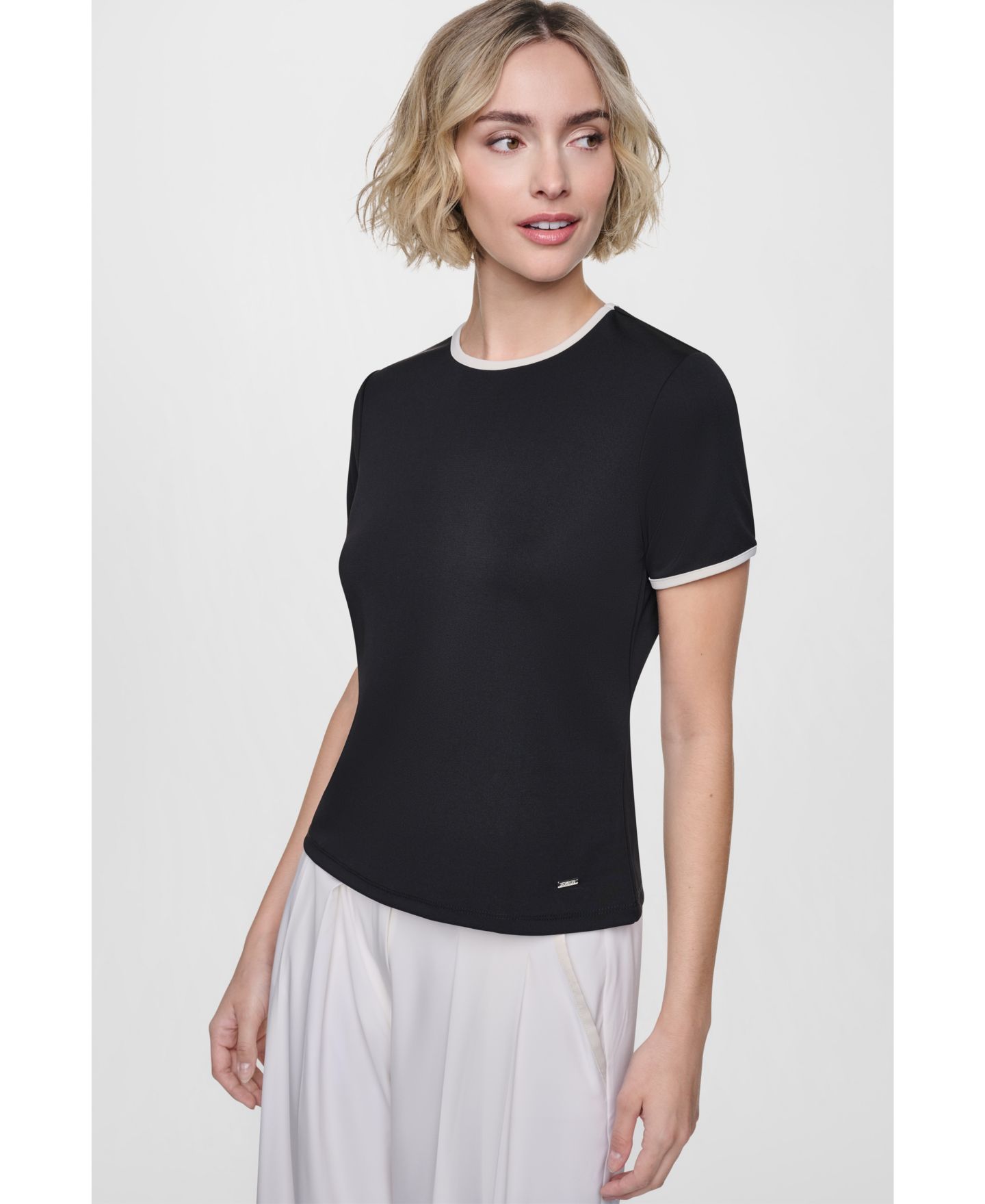 Женский топ DKNY Crewneck Short-Sleeve Top, цвет: Чёрный / Кокосовый — фото 3