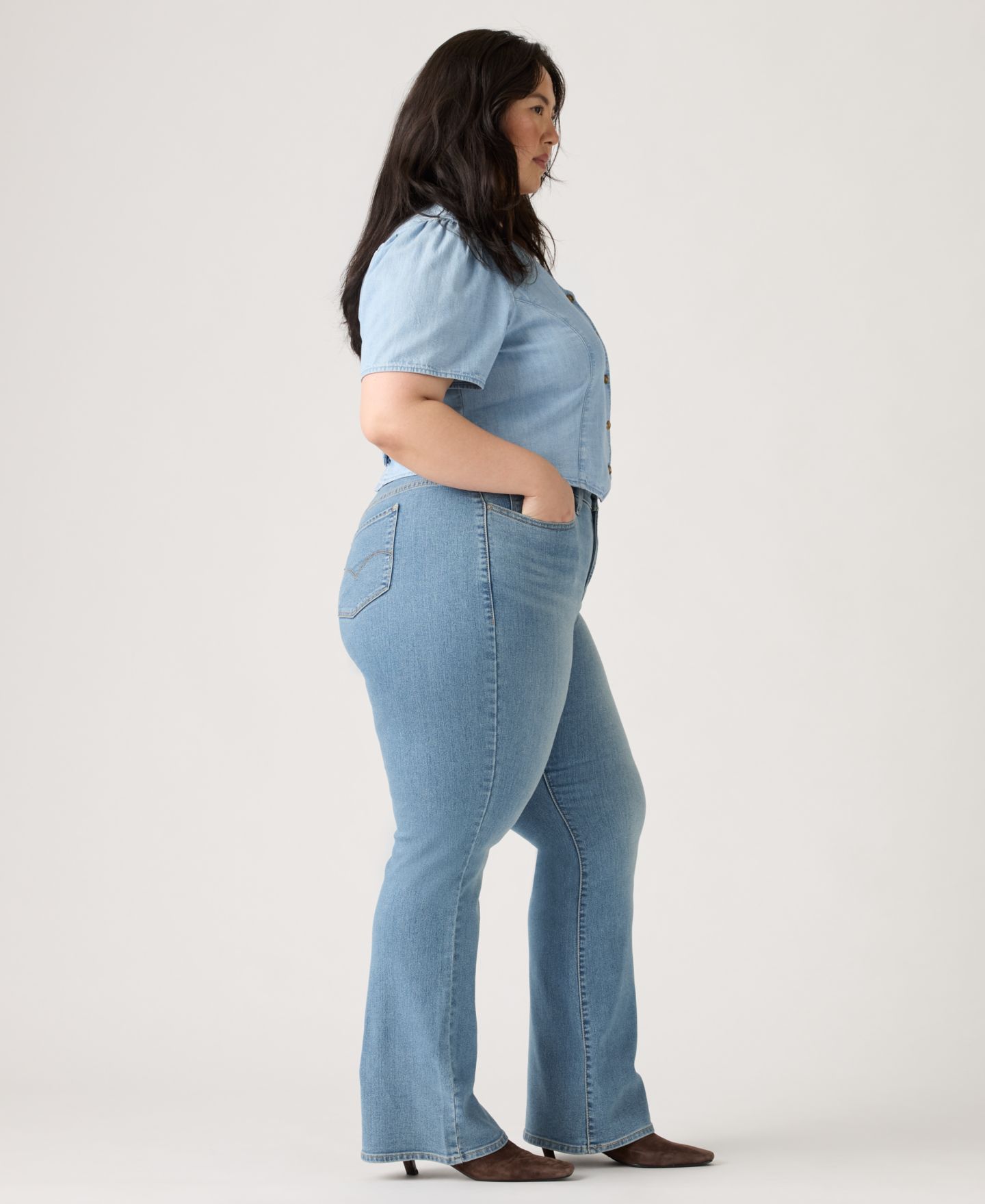 Женские джинсы Levi's Trendy Plus Size 315 Mid-Rise Shaping Bootcut, цвет: Джинсовый — фото 7
