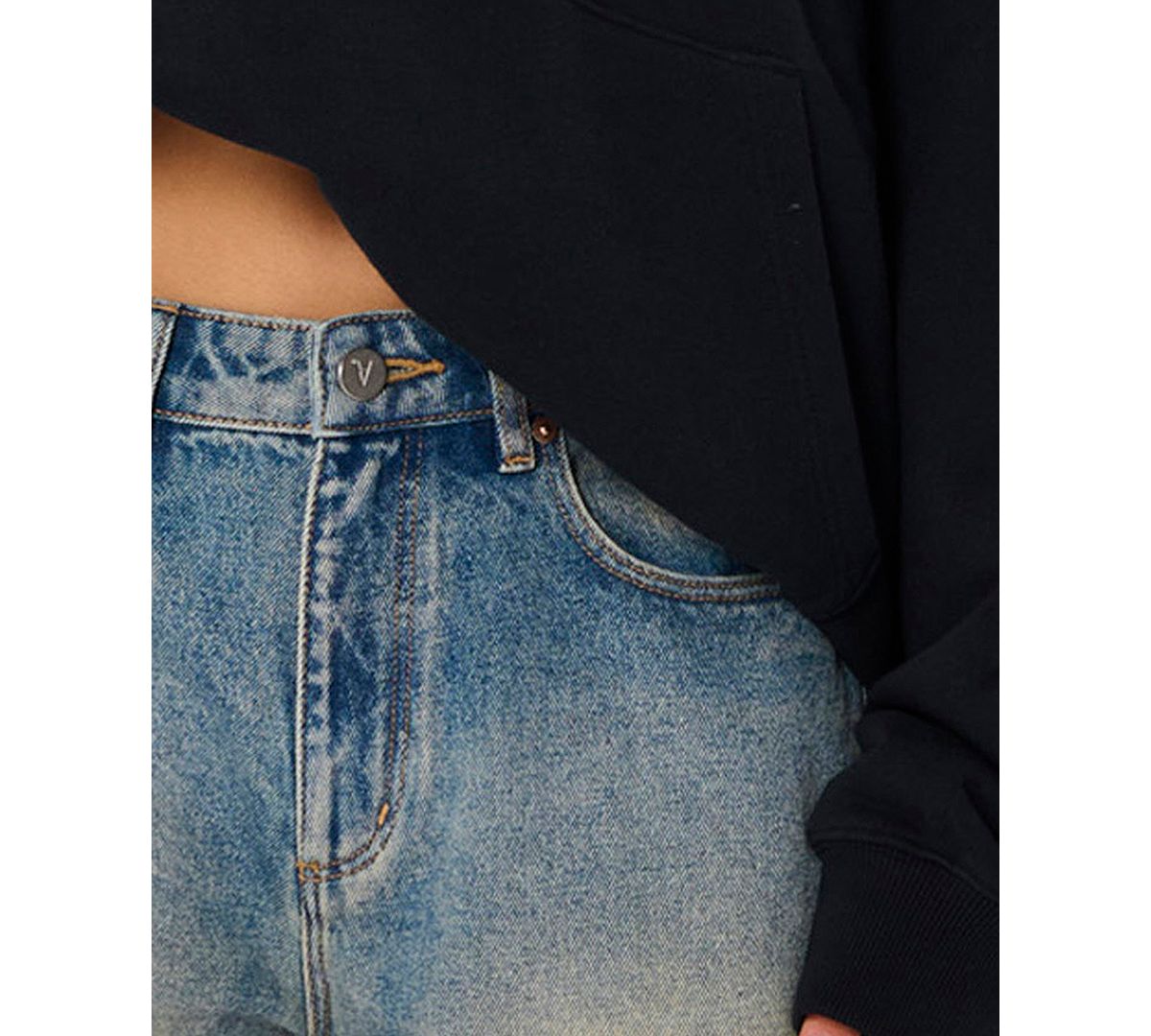 Abrand Women's 99 Kit Baggy-Fit Wide-Leg Jeans view 4 — MAYCSS fashion products