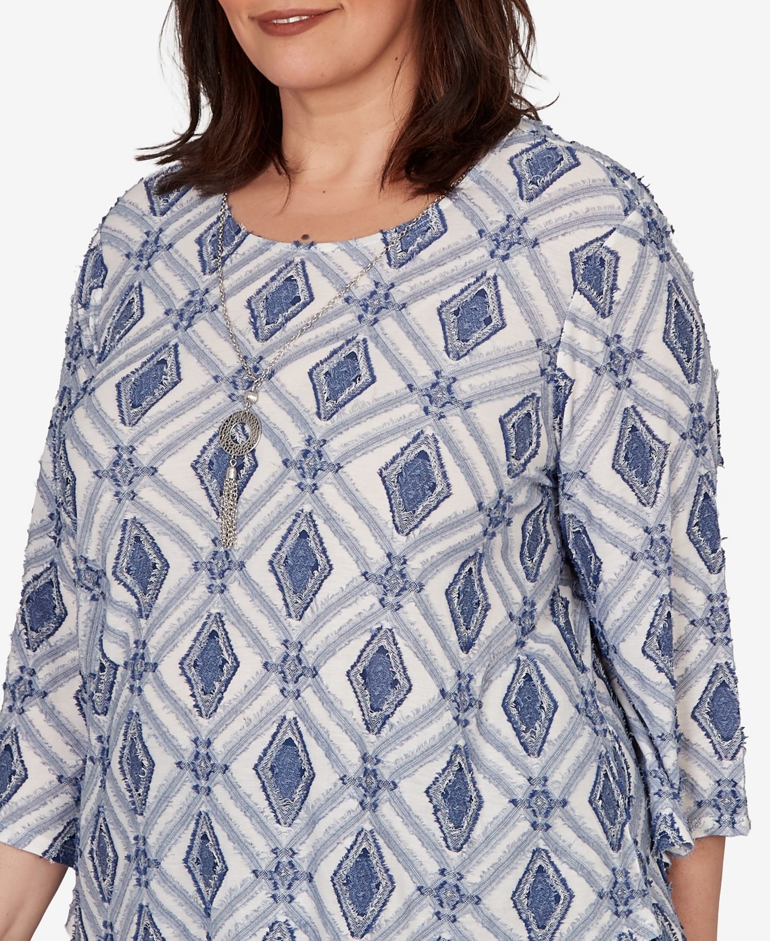Plus Size Diamond Textured Top with Necklace