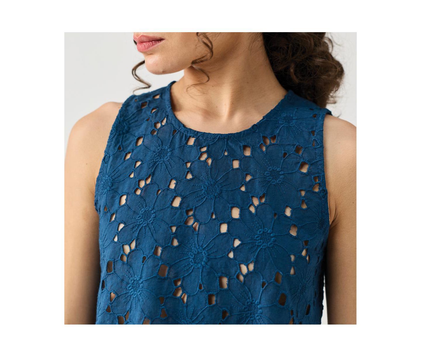 Женский топ Reistor Embroidered Sleeveless Button-Back, цвет: Синий — фото 6