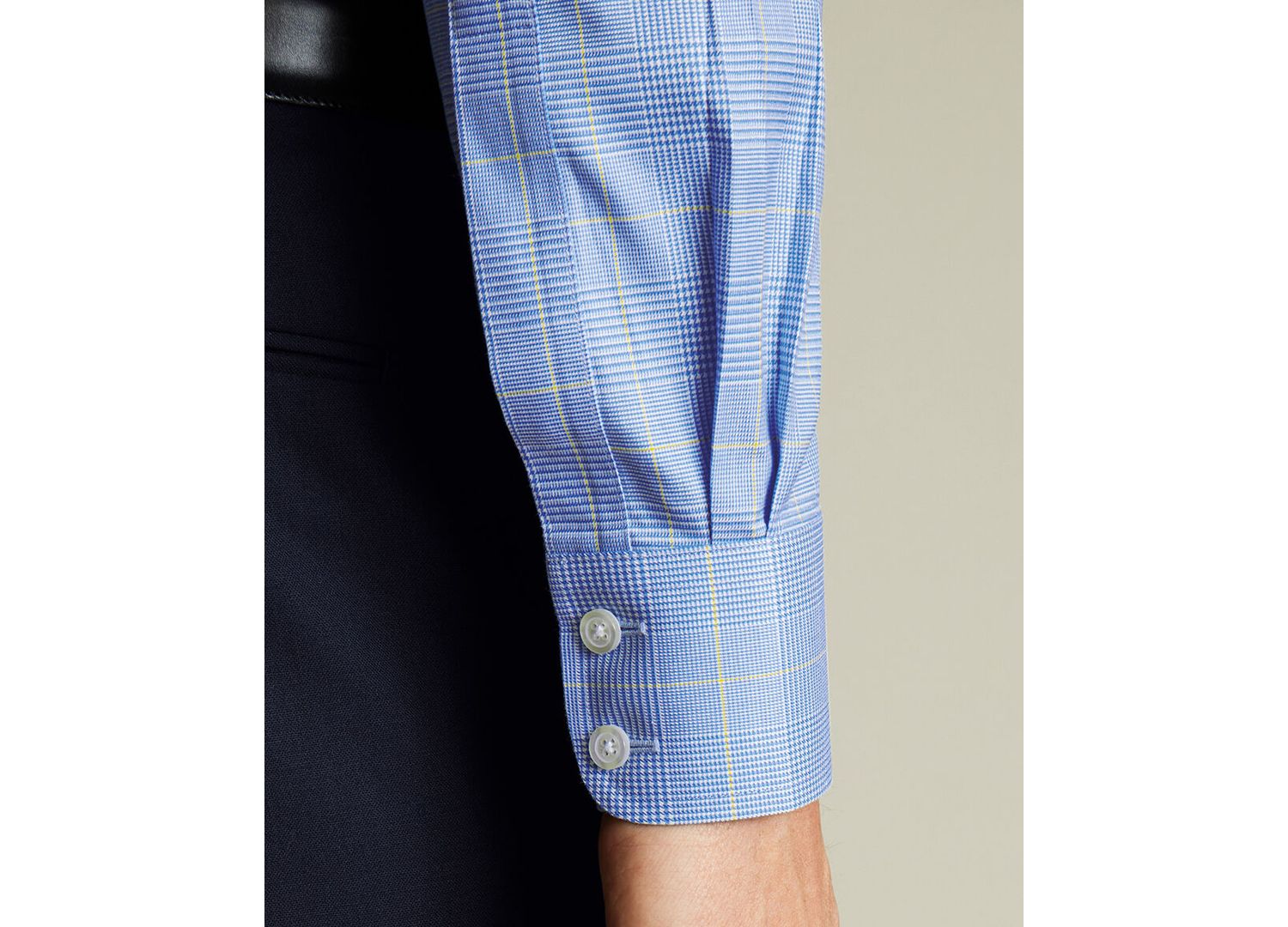Men's Slim-Fit Spread Collar Dress Shirt