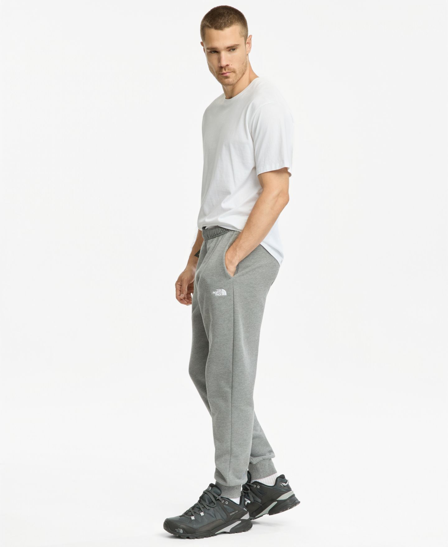 Мужские брюки The North Face Evolution Simple Dome Regular-Fit Jogger, цвет: Бледный серый меланжевый — фото 5