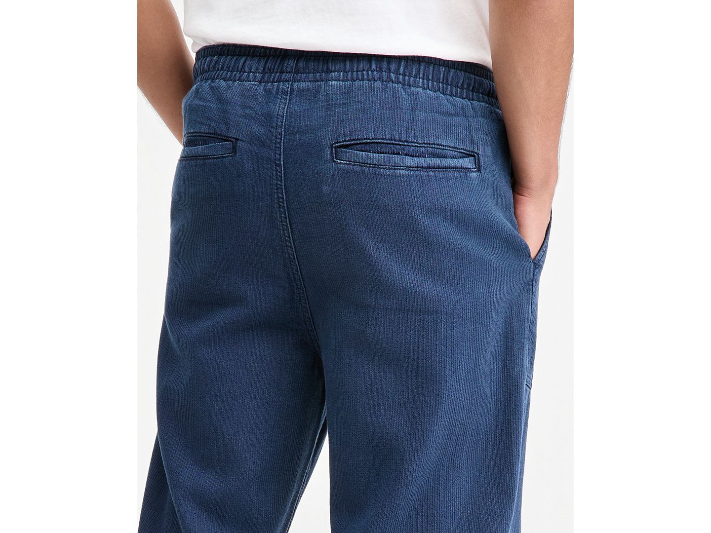 Мужские джинсы Sun + Stone Indigo Loose-Fit, цвет: Варёный — фото 6
