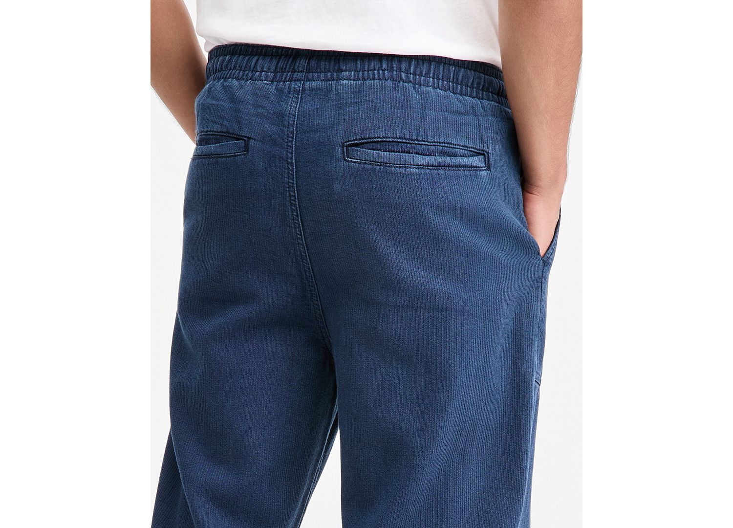 Men's Indigo Loose-Fit Jeans