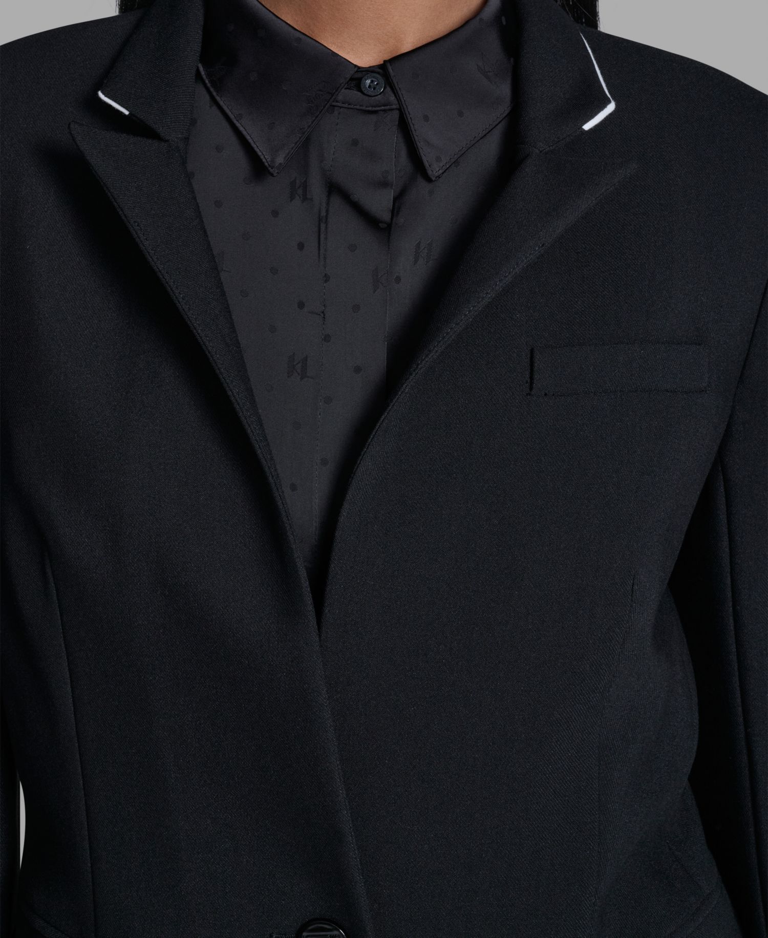 Women's Reverse Lapel One Button Blazer