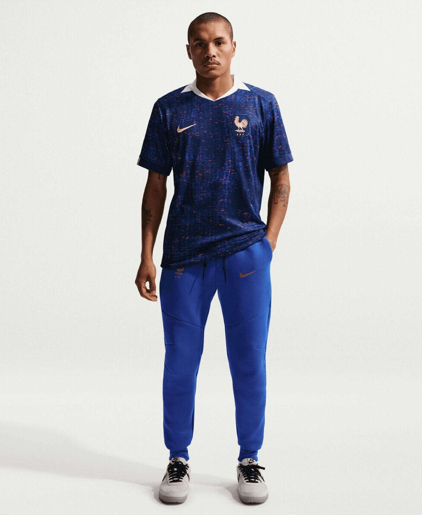 Мужские брюки Nike Blue France National Team Tech Fleece — фото 2