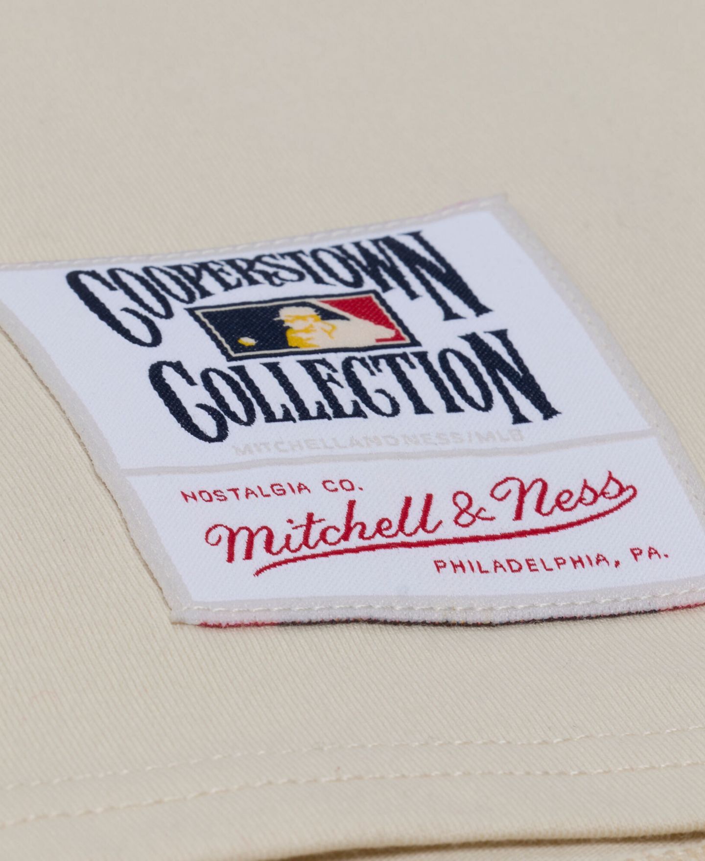 Женская футболка Mitchell & Ness Cream San Francisco Giants Cooperstown Yacht Rock Boxy Cropped — фото 2