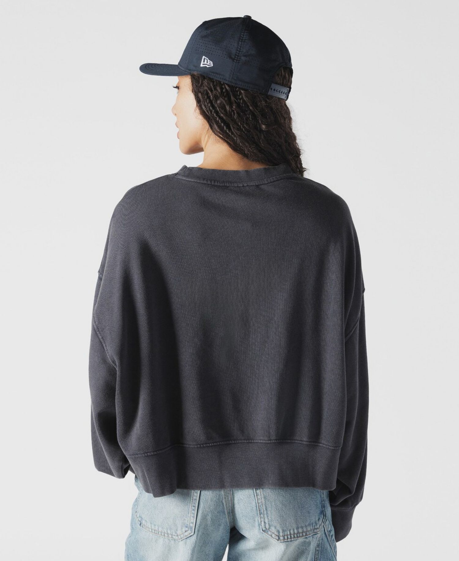 Women's Navy New York Yankees Boxy Mineral Wash Dolmen Sleeve Cropped Sweatshirt