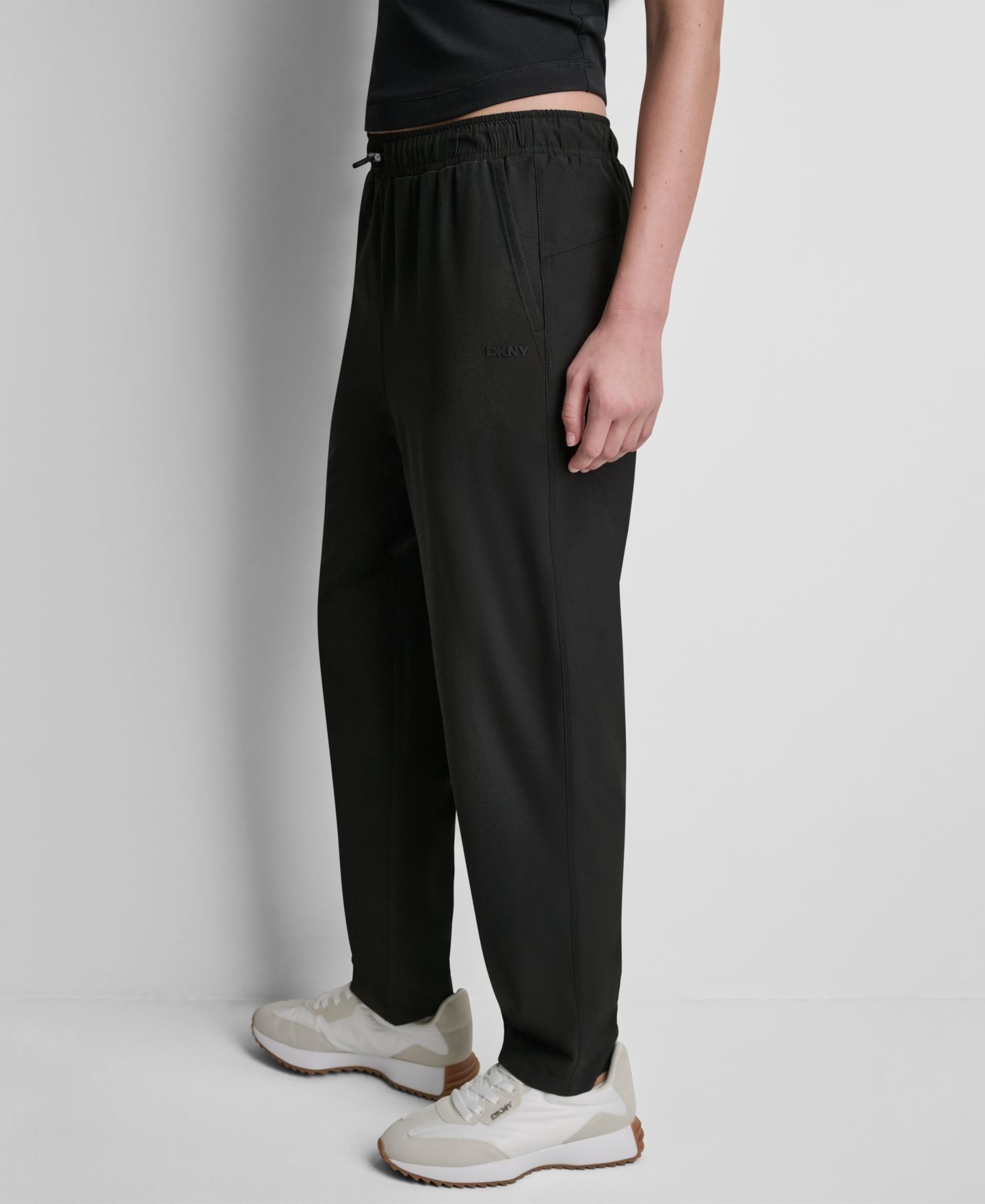 Женские брюки DKNY Sport High-Rise Tapered Straight-Leg, цвет: Чёрный — фото 3