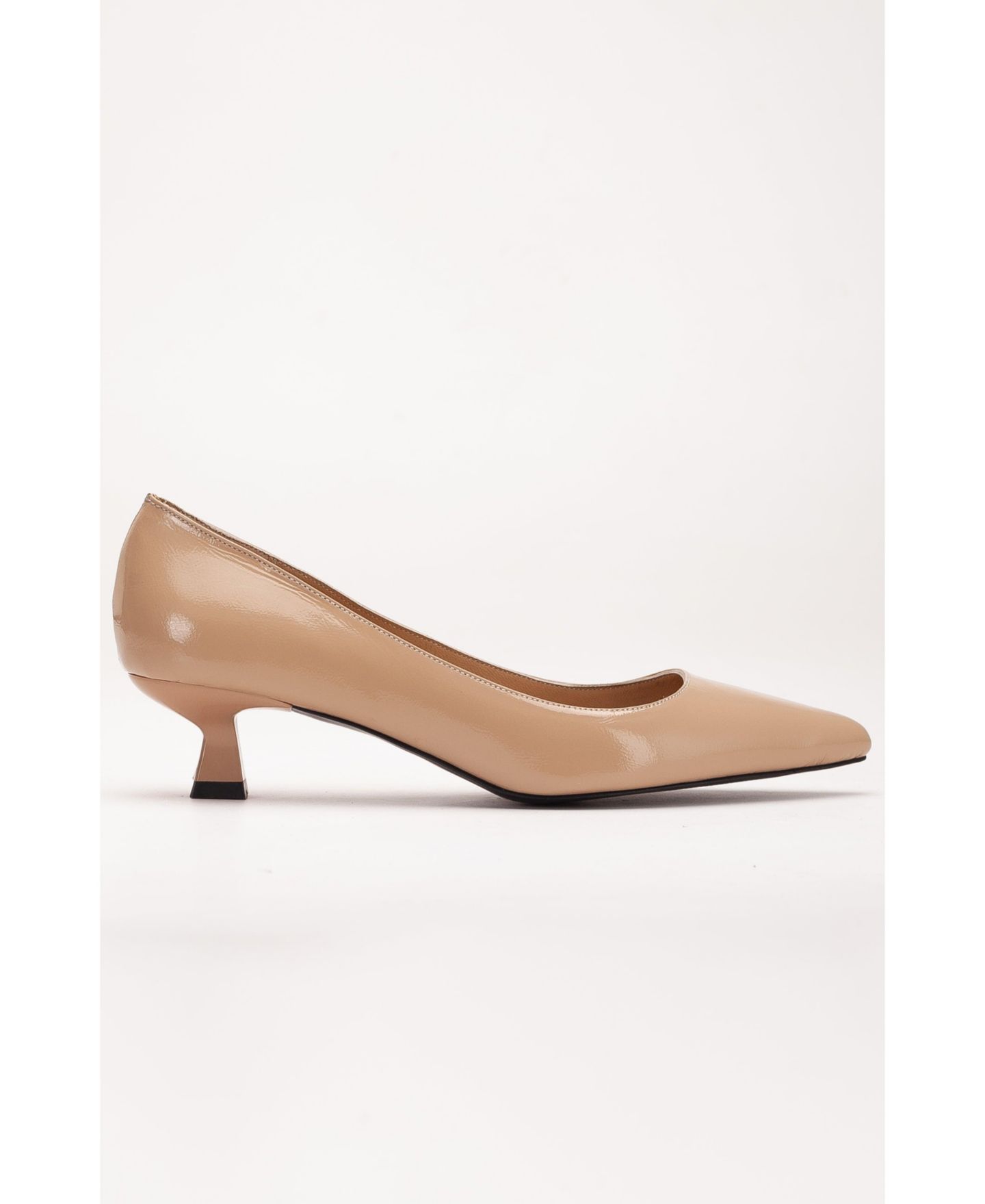Женские туфли Forever & Always Shoes Helly Kitten Heel Leather Stiletto, цвет: Бежевая лаковая кожа — фото 5