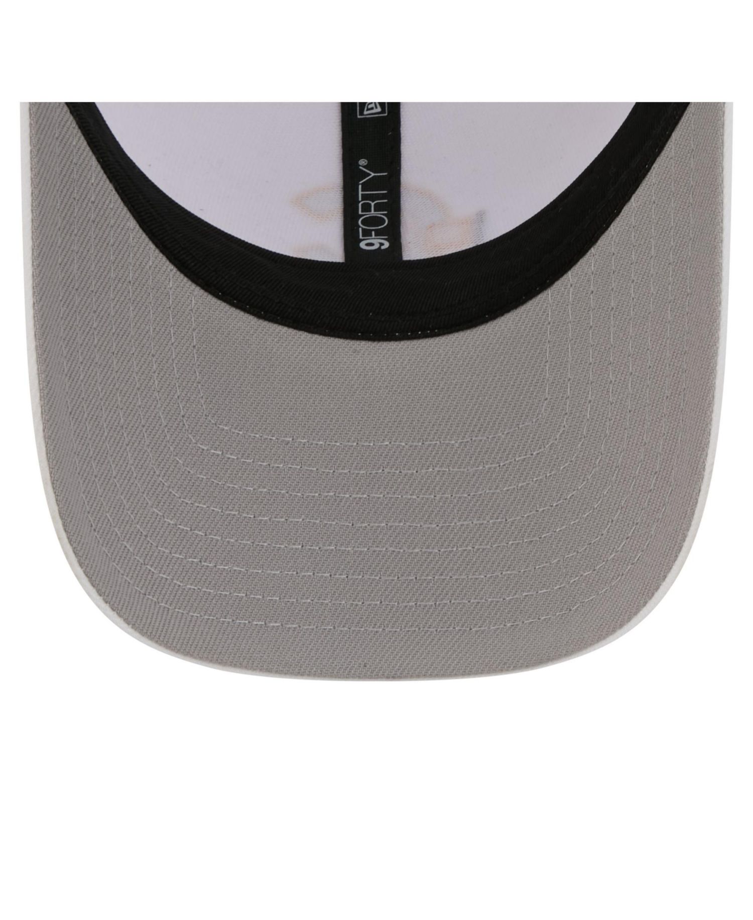 Men's White Chicago Cubs Flag 9FORTY Trucker Adjustable Hat