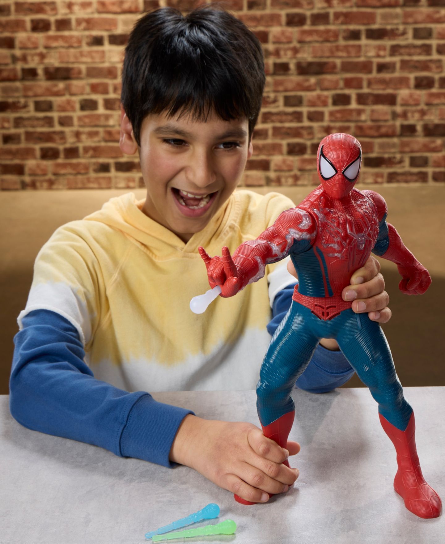 Детская фигурка Spider-Man Power-Charge Interactive with LED Lights 14.5" Action Figure, Ages 4+ — фото 7
