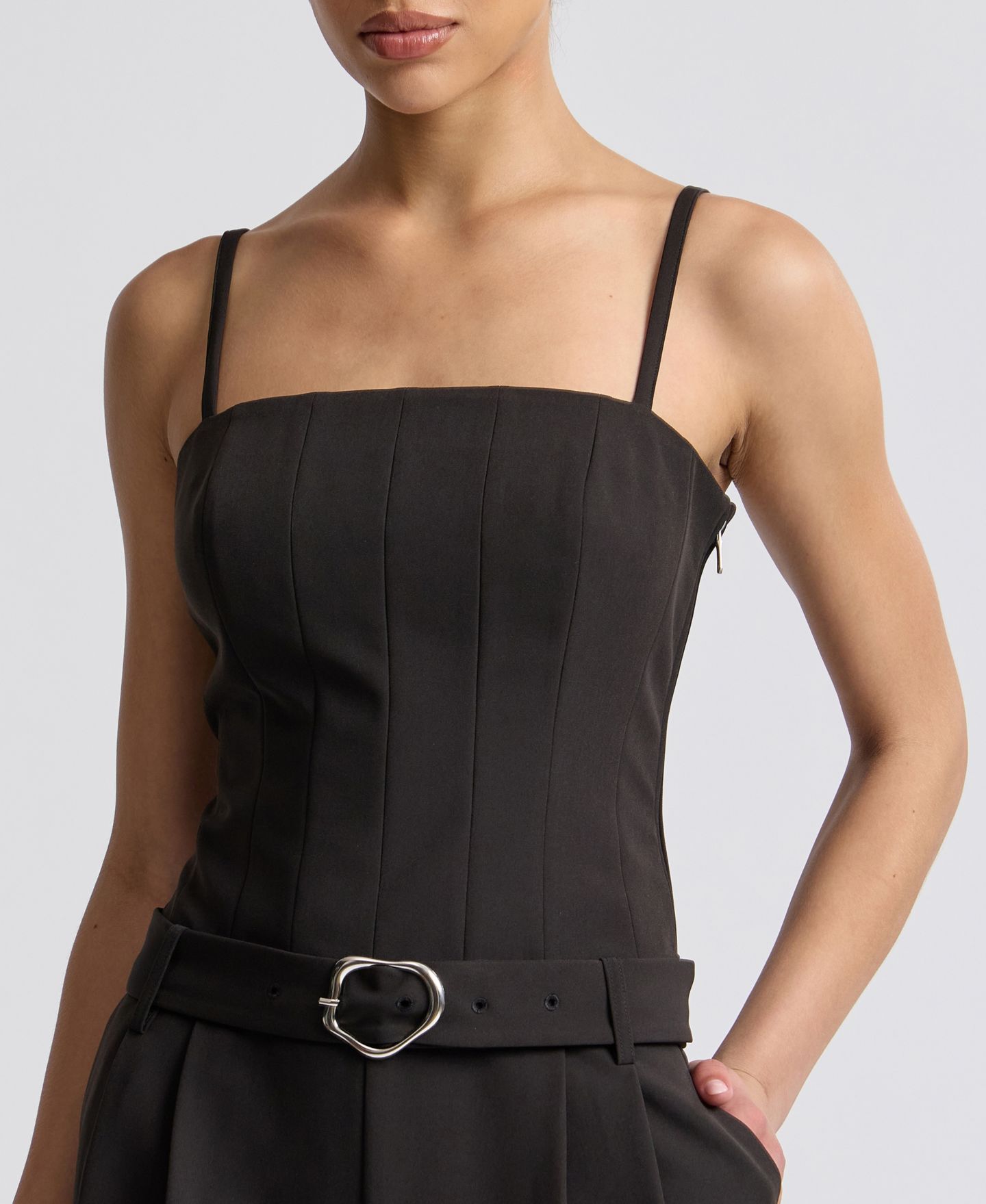 Женский комбинезон Avec Les Filles Square Neck Belted Jumpsuit, цвет: Чёрный — фото 5