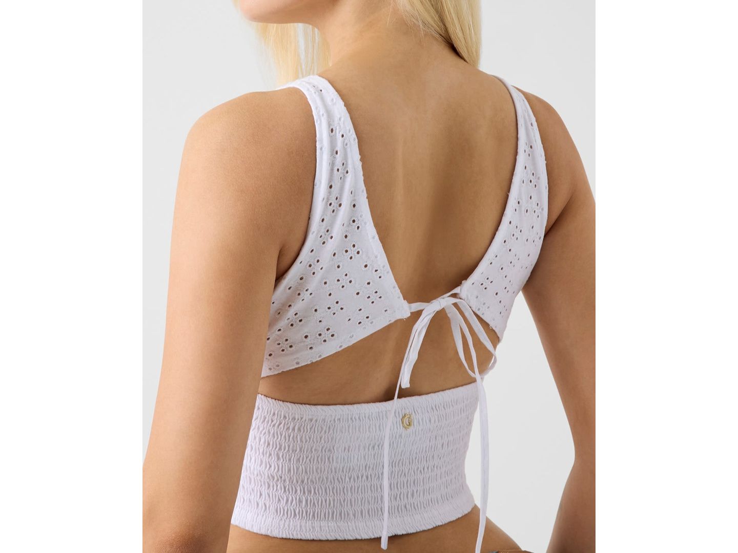 Женский топ GUESS Sleeveless Amaya V-Neck Knit, цвет: Чистый белый — фото 3
