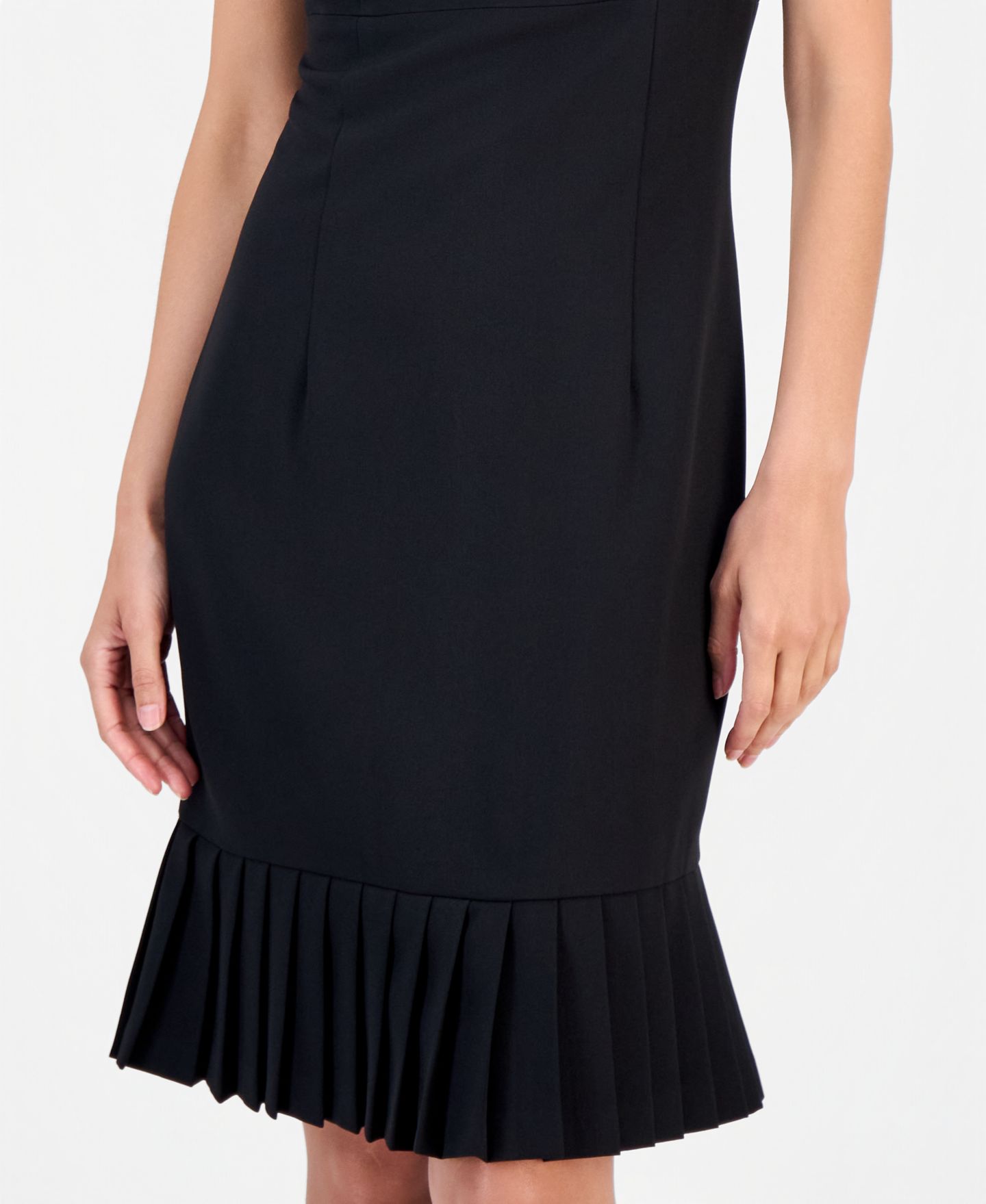 Женские платья Kasper Sheath with Pleat Sleeveless Crewneck, цвет: Чёрный — фото 6