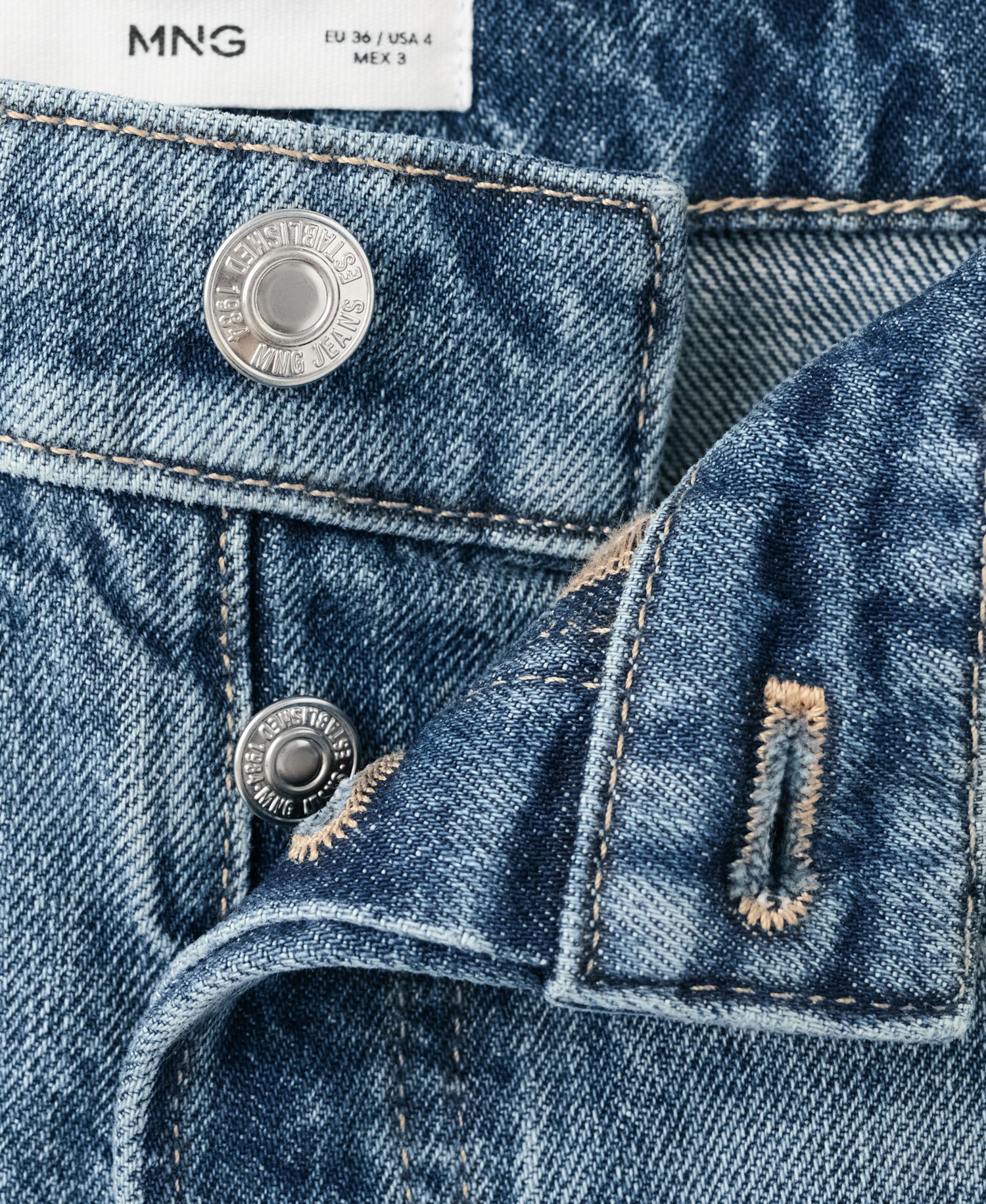 Women's Frayed Hem Denim Shorts