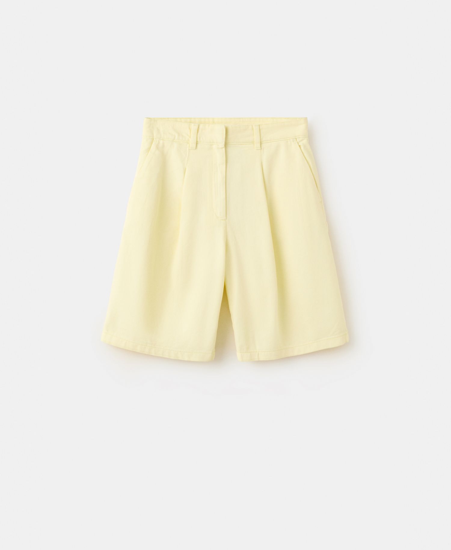 Women's Buckle Detail Straight Bermuda Shorts