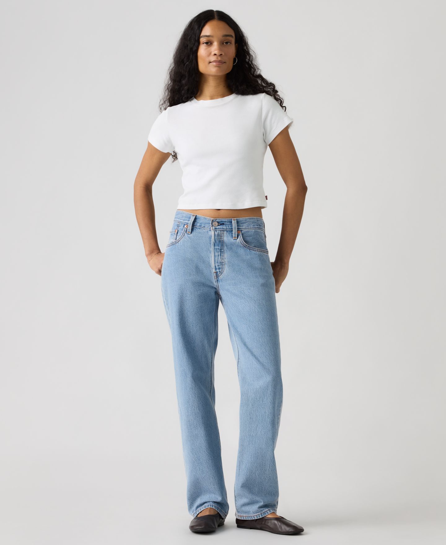 Женские джинсы Levi's Premium 501 90's Lightweight Mid-Rise Straight-Fit, цвет: Серо-бежевый — фото 2