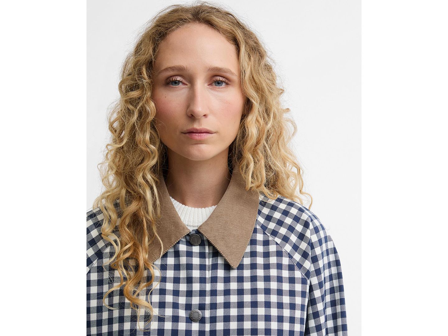 Женская куртка Barbour Ovingham Cord Collar Casual, цвет: В мелкую клетку тёмно-синий / Нейтральный — фото 4
