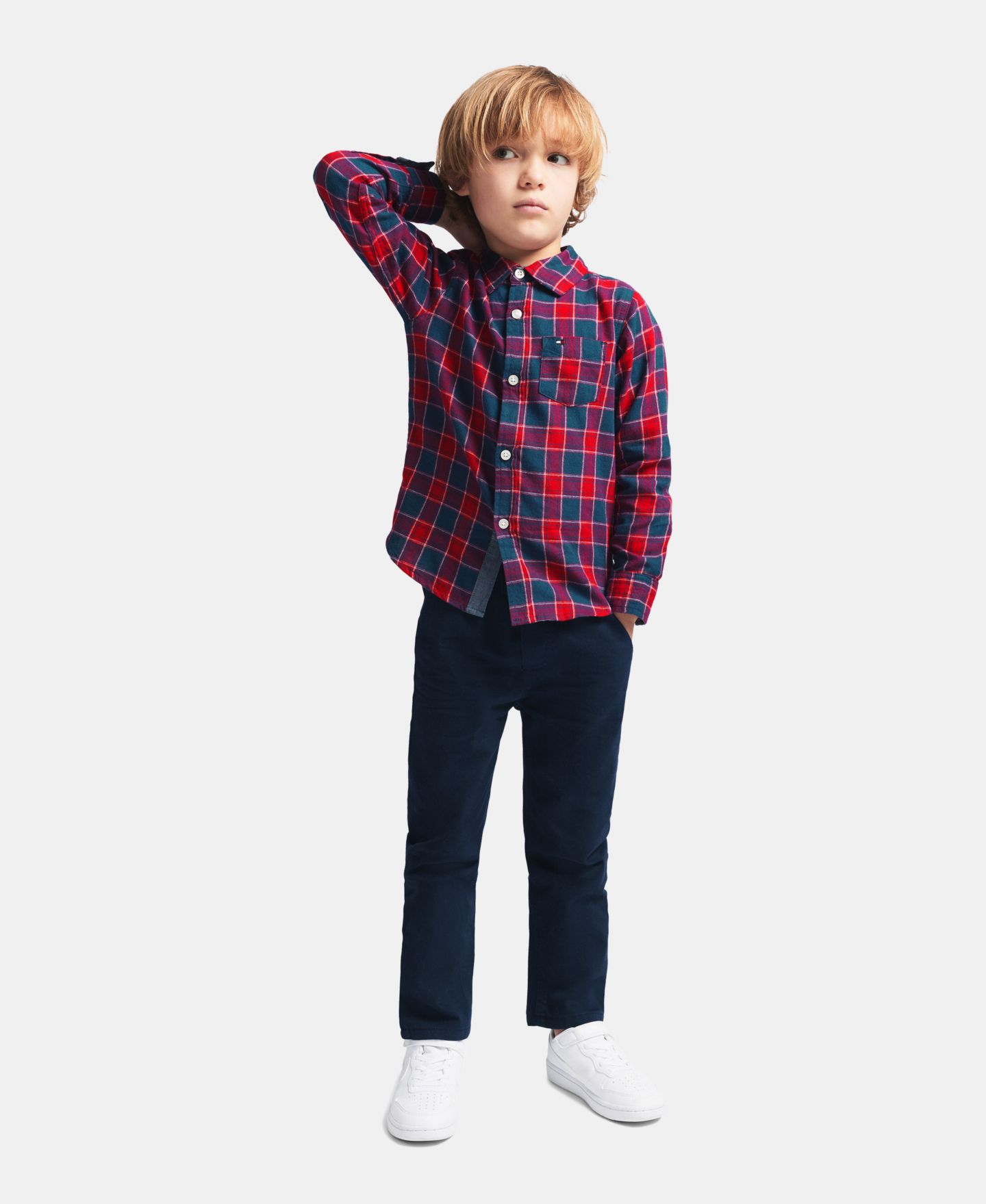 Детский комплект Tommy Hilfiger для мальчиков 2T-5T: клетчатая рубашка и брюки, цвет: Красный клетчатый / Тёмно-синий — фото 2
