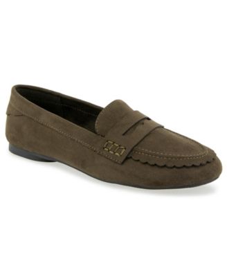 Women's Paola Scalloped Edge Loafer