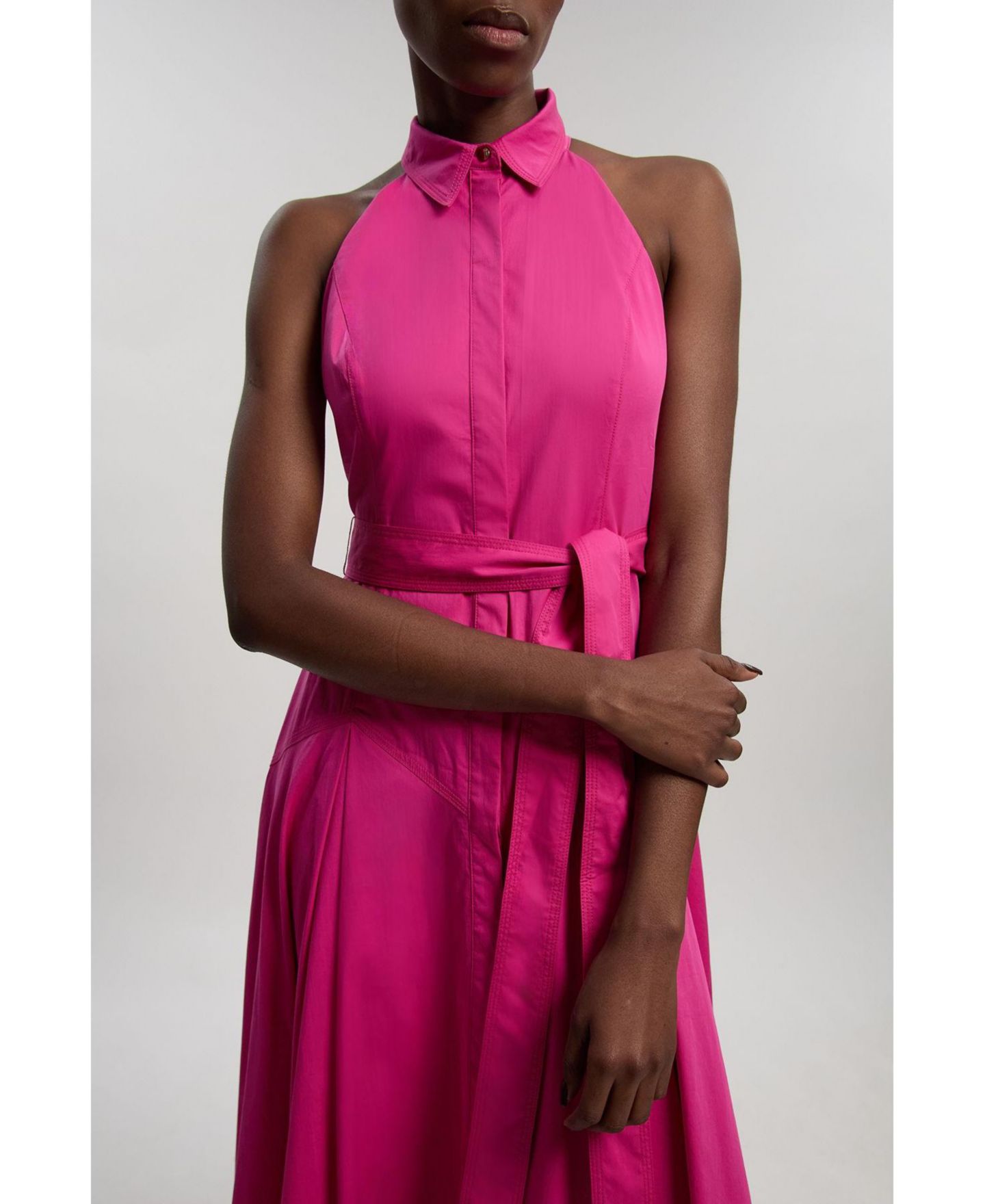 Женское платье Karen Millen Cotton Halter Midi Shirt Dress, цвет: Фуксия — фото 4