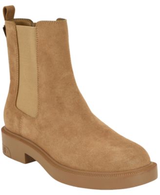 Women's Fynli Double Gore Chelsea Booties
