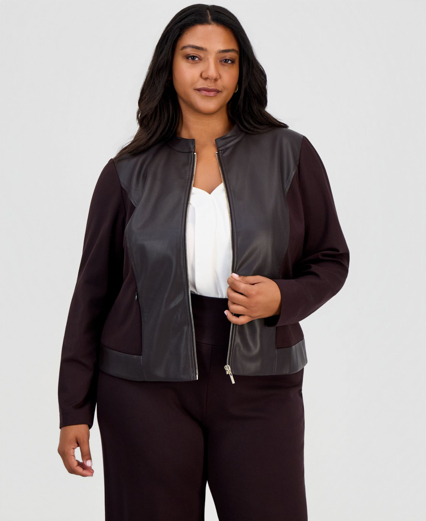 Женская куртка Anne Klein Essentials Plus Size Moto Long-Sleeve Mandarin Collar, цвет: Глубокий красное дерево — фото 1
