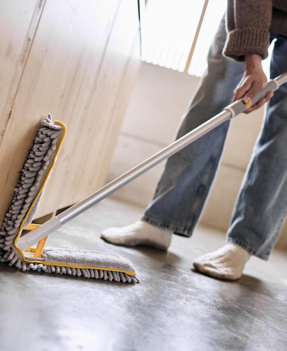 Joseph Joseph CleanTech Adjustable Floor Duster