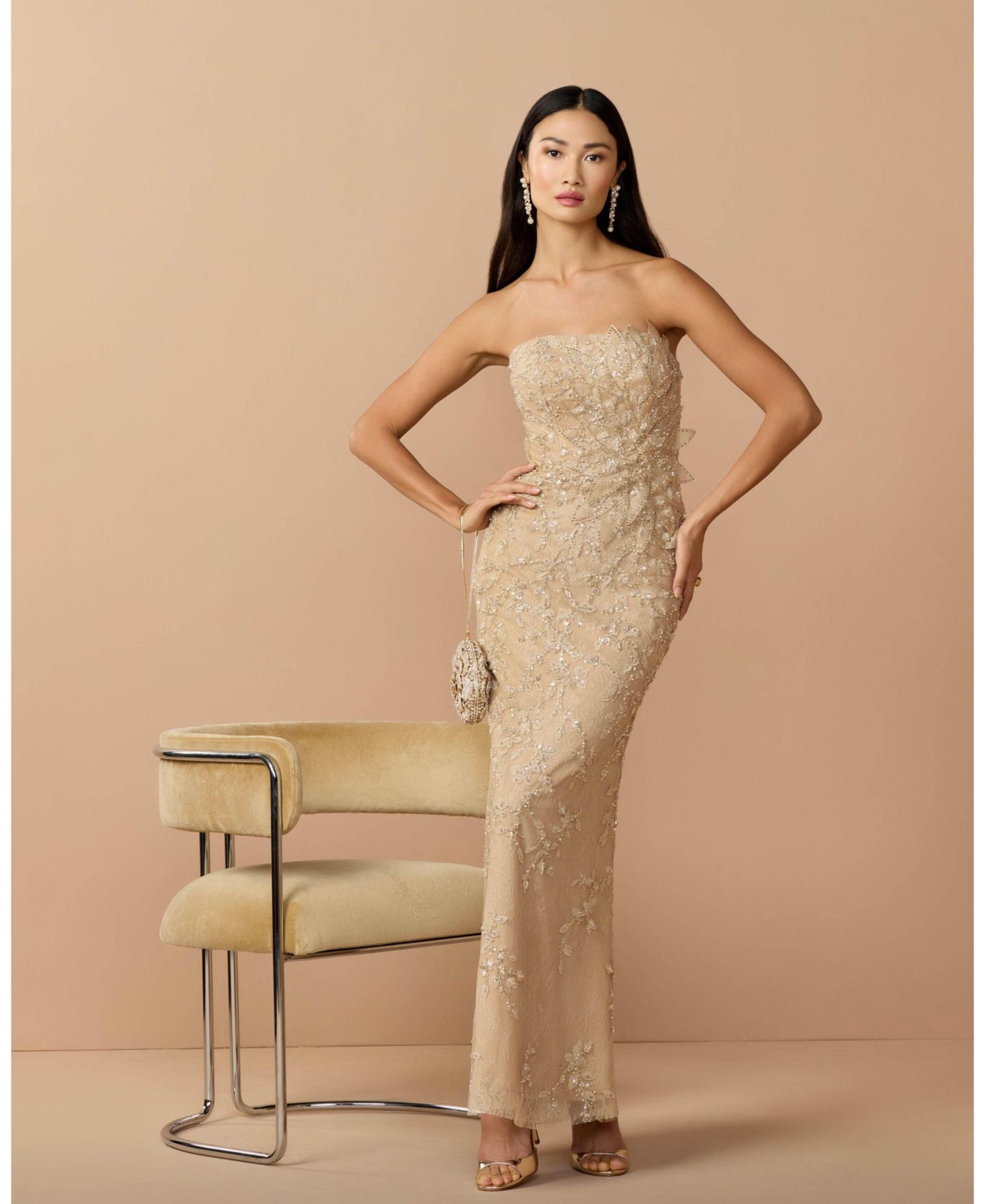 Женские платья Mac Duggal Petite Beaded Mermaid Gown with 3D Flowers, цвет: Золотой — фото 4