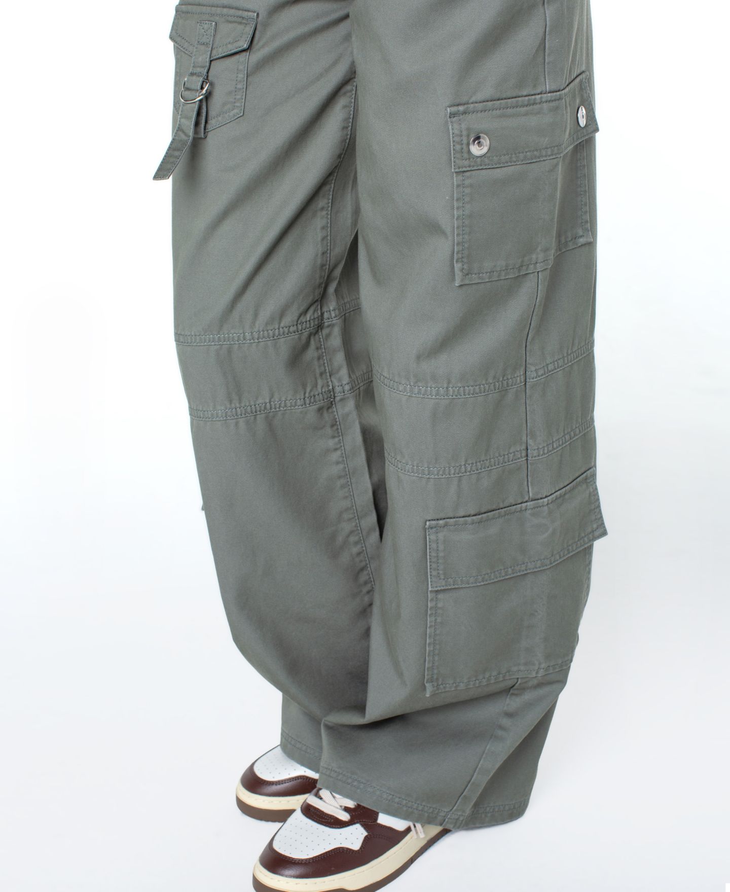 Женские брюки Celebrity Pink Juniors' High-Rise Wide-Leg Cargo, цвет: Пыльный оливковый — фото 4