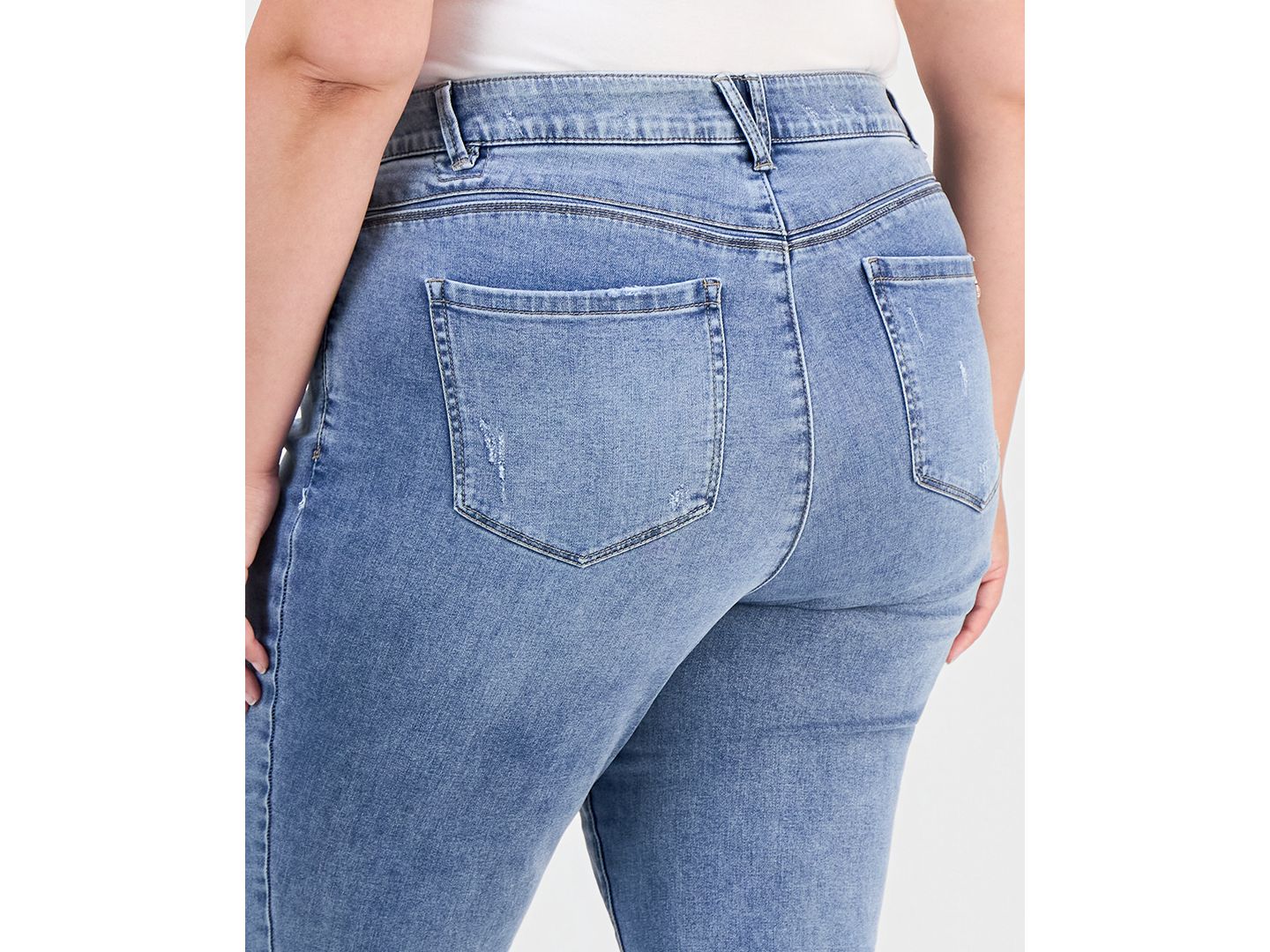 Женские джинсы Democracy Trendy Plus Size AbSolution High-Rise Slim Straight-Leg, цвет: Светлый синий винтажный — фото 5