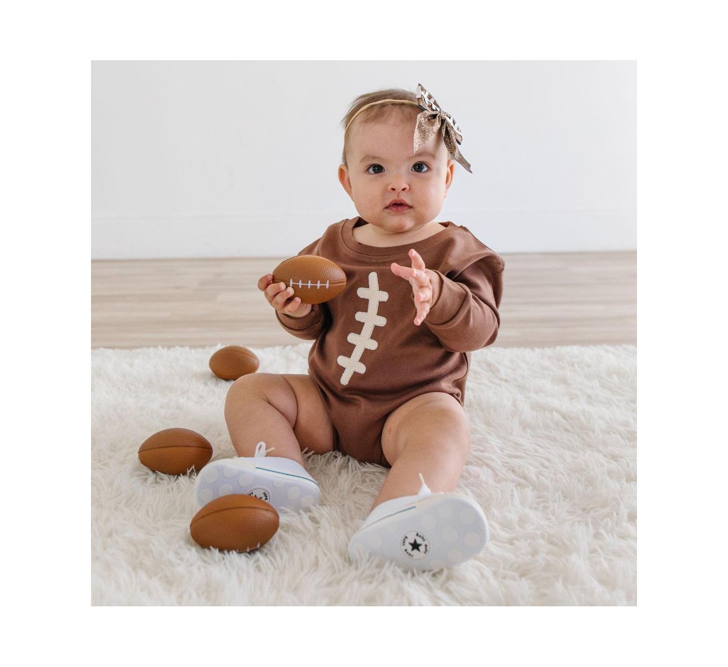 Комбинезон Sweet Wink Football Lace Patch Long Sleeve для мальчиков-малышей, цвет: Коричневый — фото 2