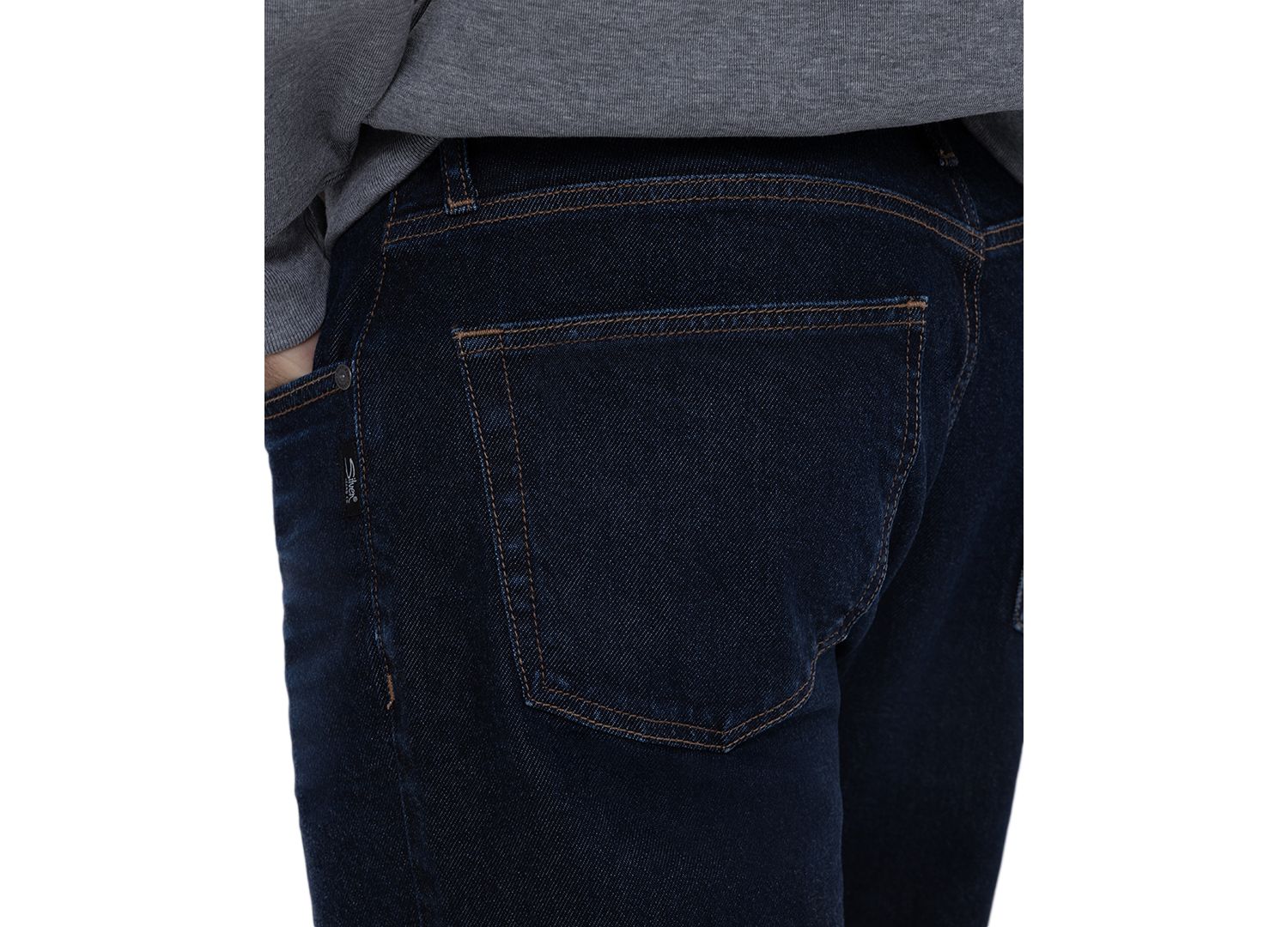 Men's Relaxed Straight-Leg Jeans