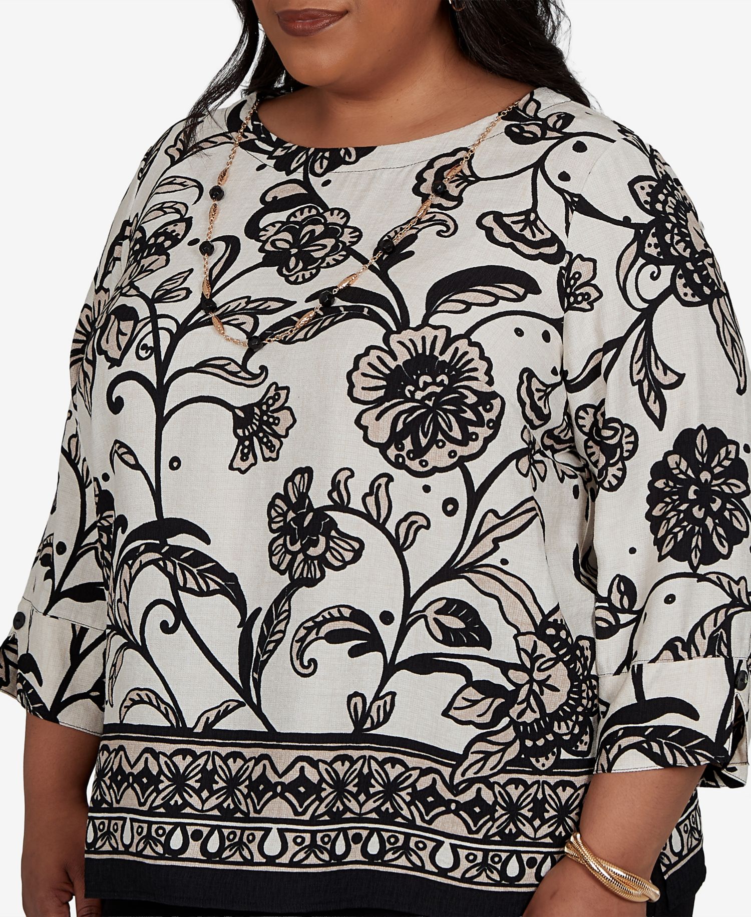 Plus Size 3/4-Sleeve Crewneck Scroll-Border Blouse with Necklace