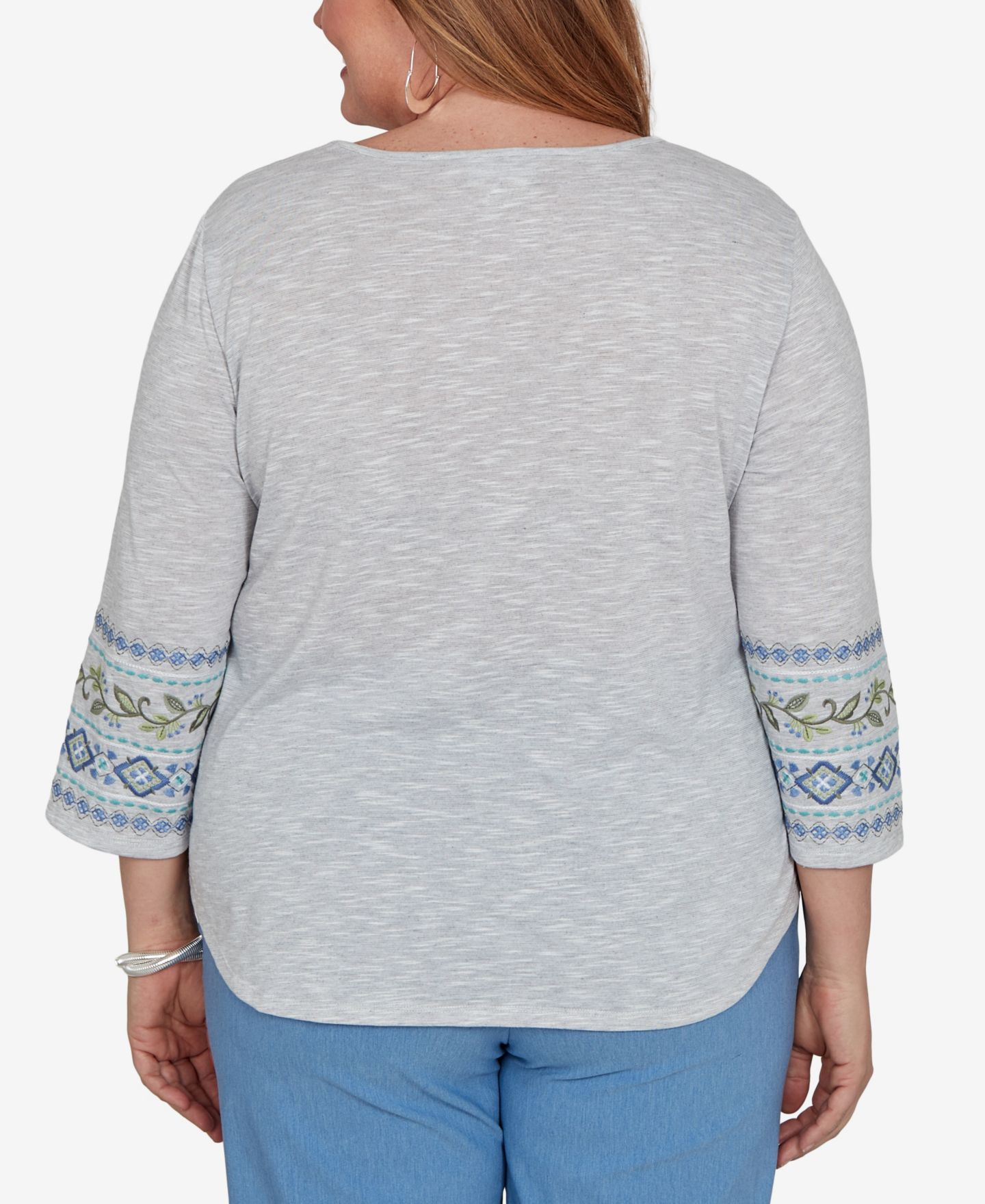 Женский топ Alfred Dunner Plus Size Provence Center Diamond Embroidered 3/4-Sleeve, цвет: Серый меланжевый — фото 5