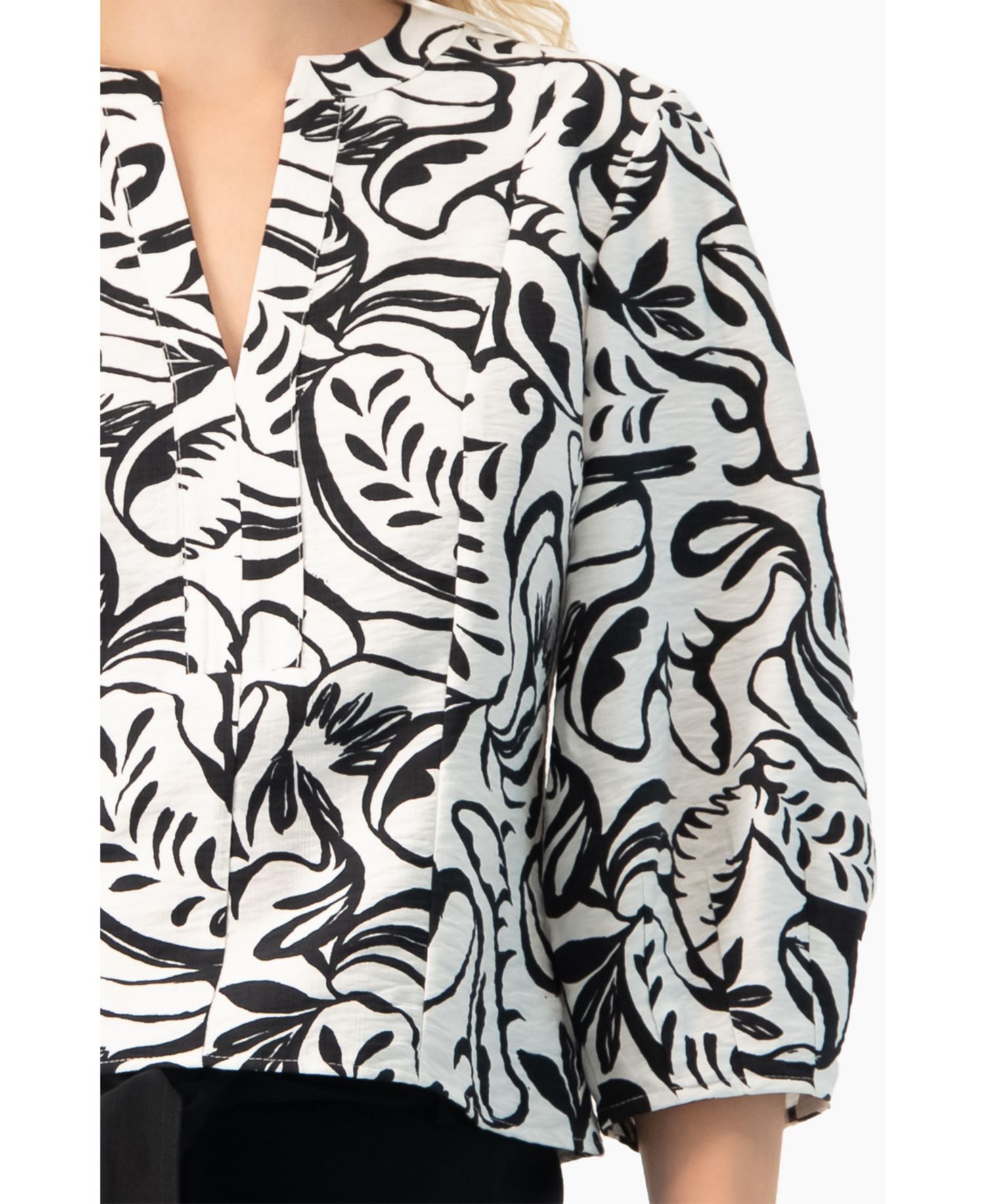 Women's Graphic Brushstroke Floral Woven V-Neck Blouse