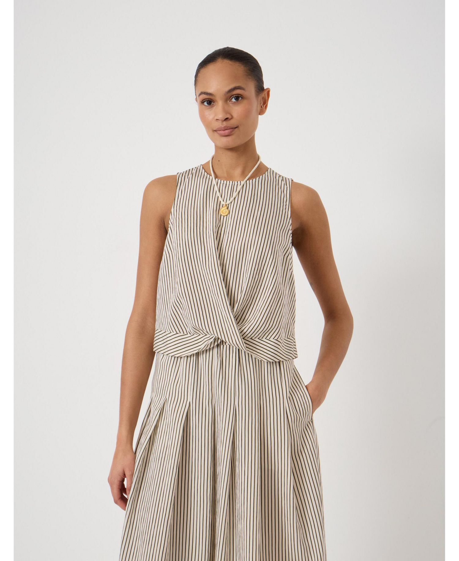 Women's Sleeveless Front Knot Crop Top