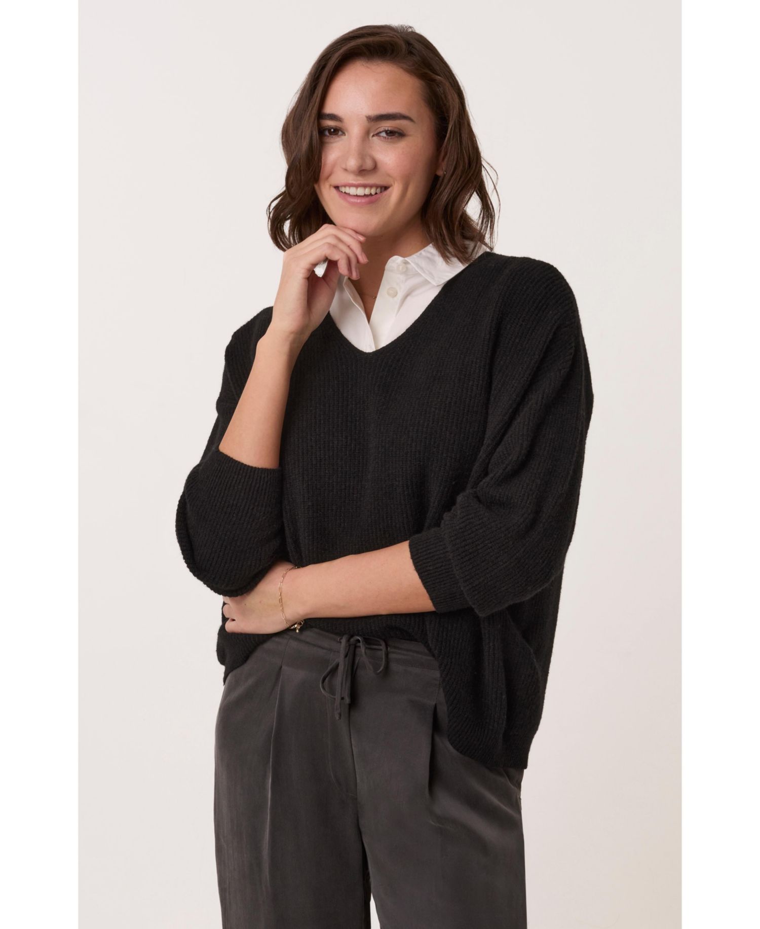 Women's Ribbed V-Neck Jumper