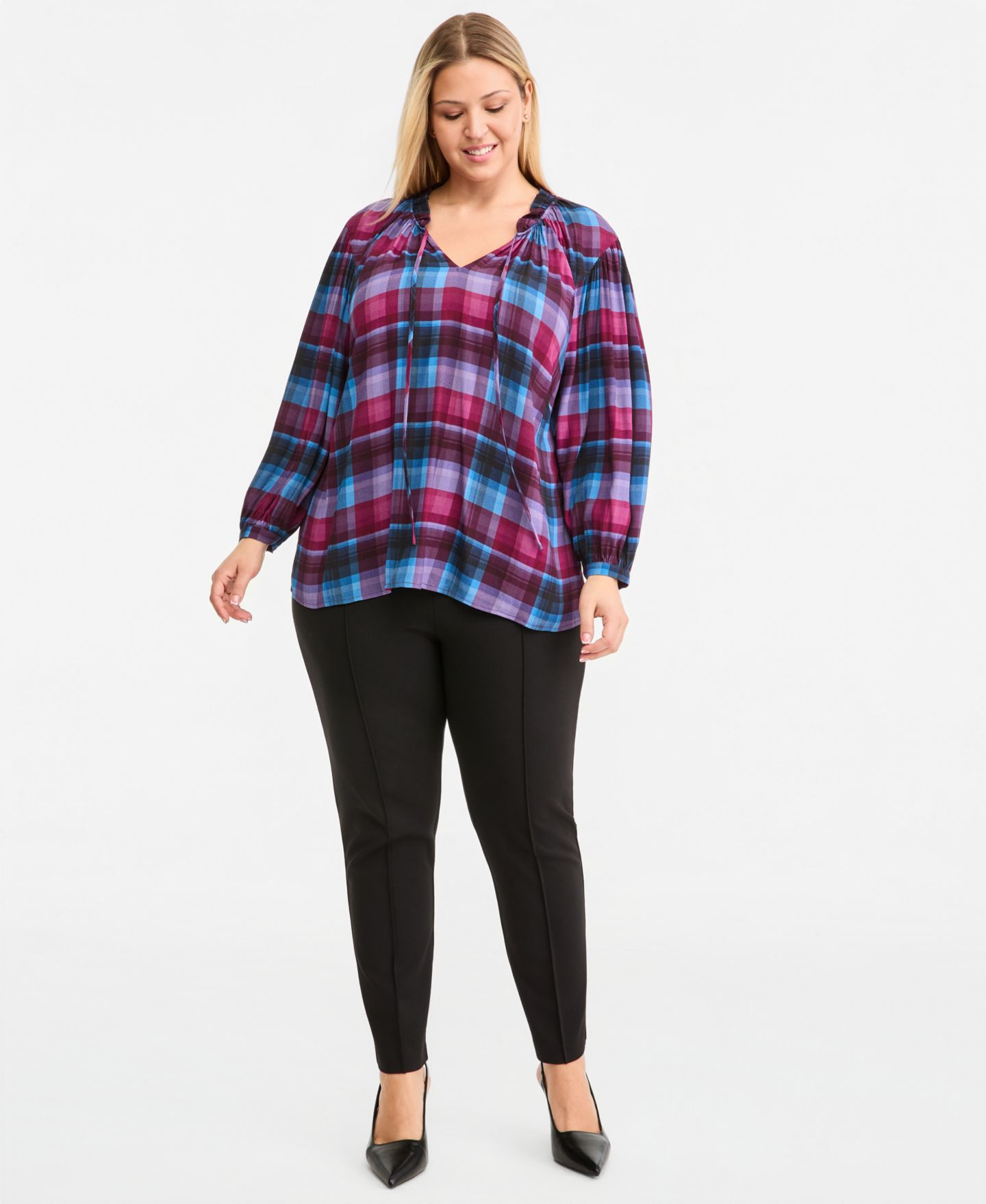 Женская блузка Vince Camuto Plus Size Long-Sleeve Plaid Split-Neck Peasant Blouse, цвет: Мерло — фото 2
